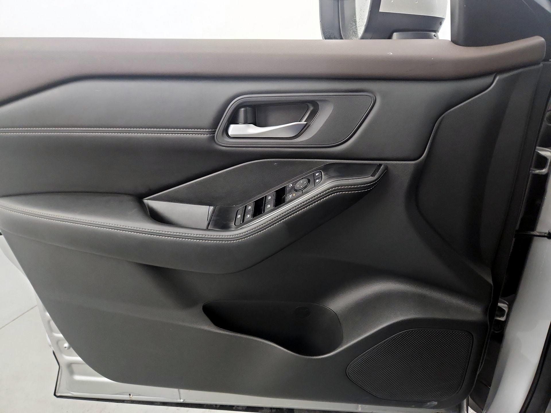 Thumbnail: 2023 Nissan Rogue - 10