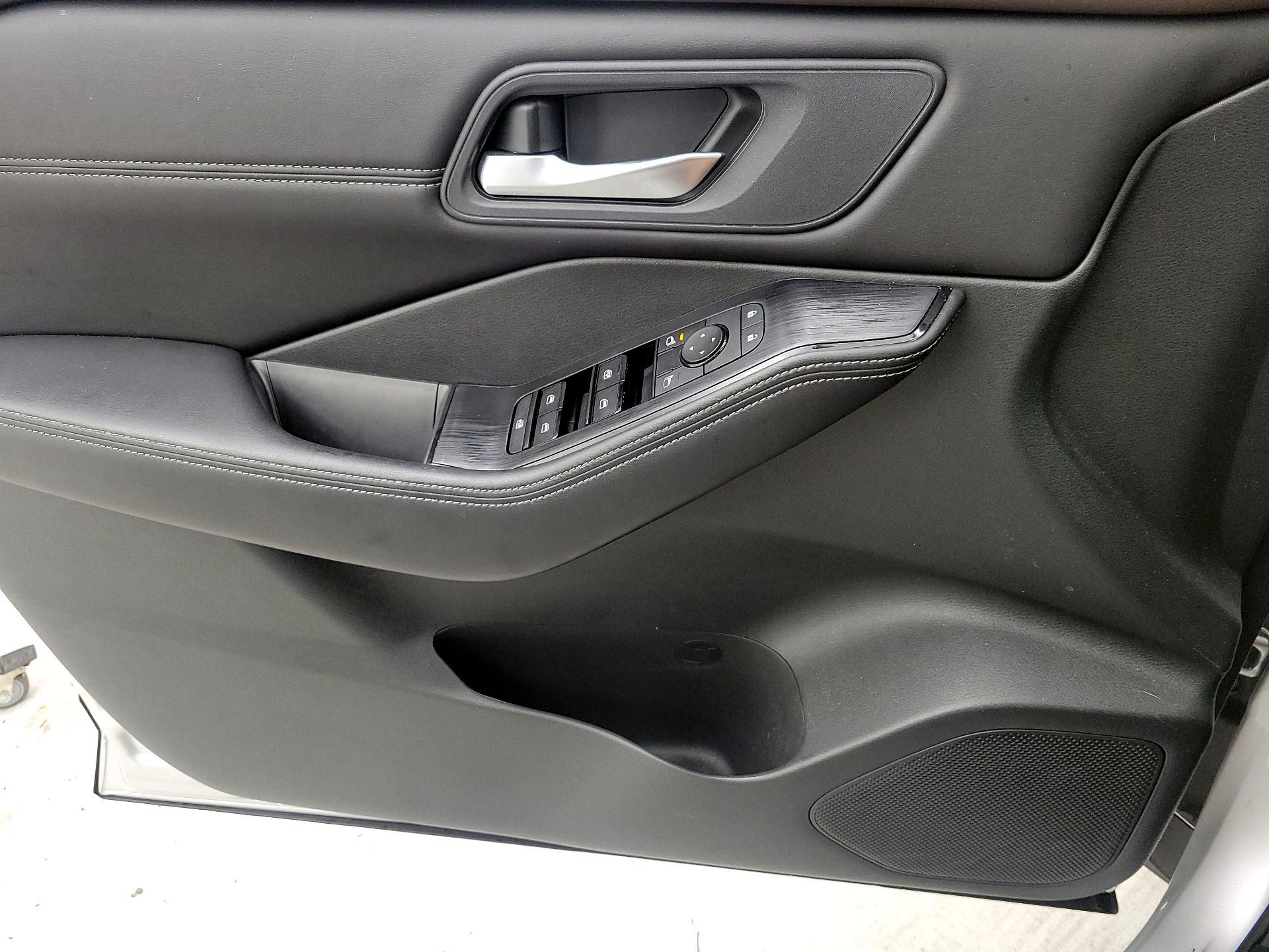 Thumbnail: 2022 Nissan Rogue - 12