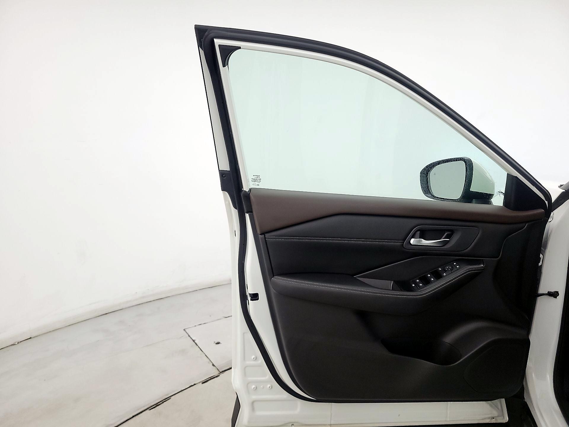 Thumbnail: 2023 Nissan Rogue - 12