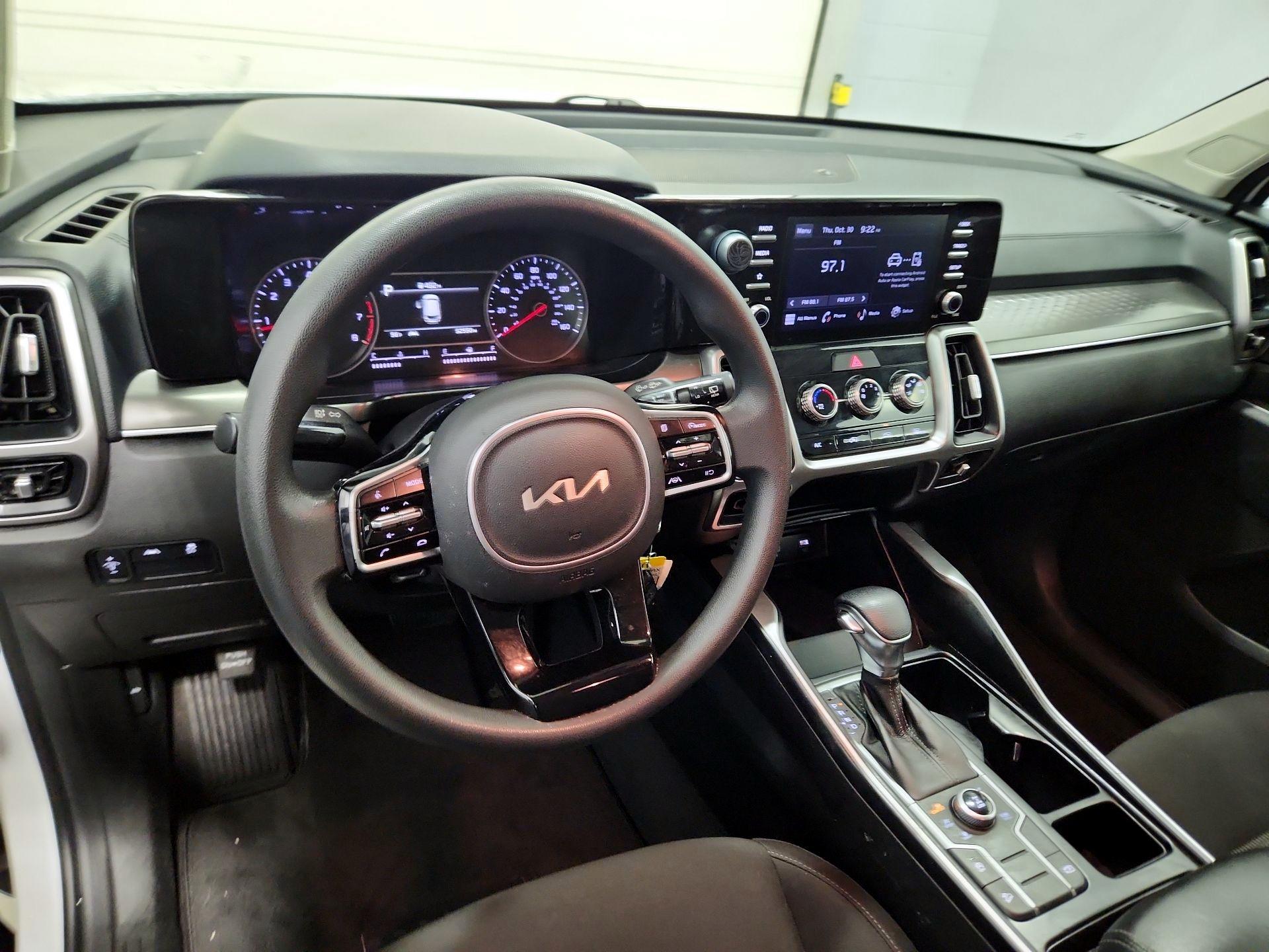 Thumbnail: 2022 Kia Sorento - 9