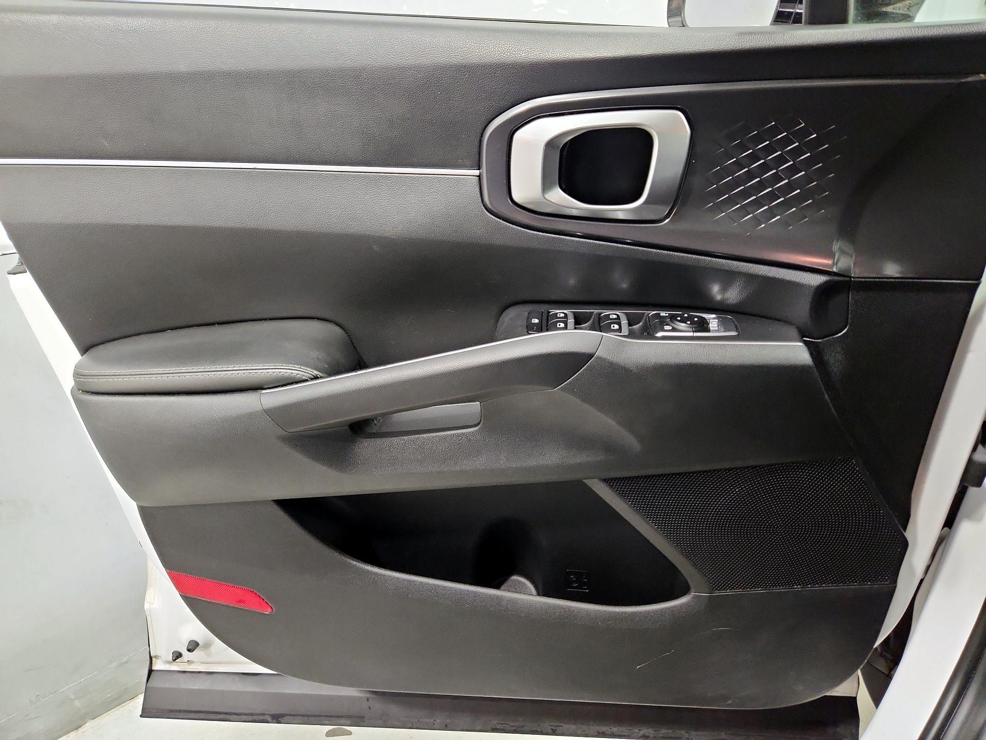 Thumbnail: 2022 Kia Sorento - 12