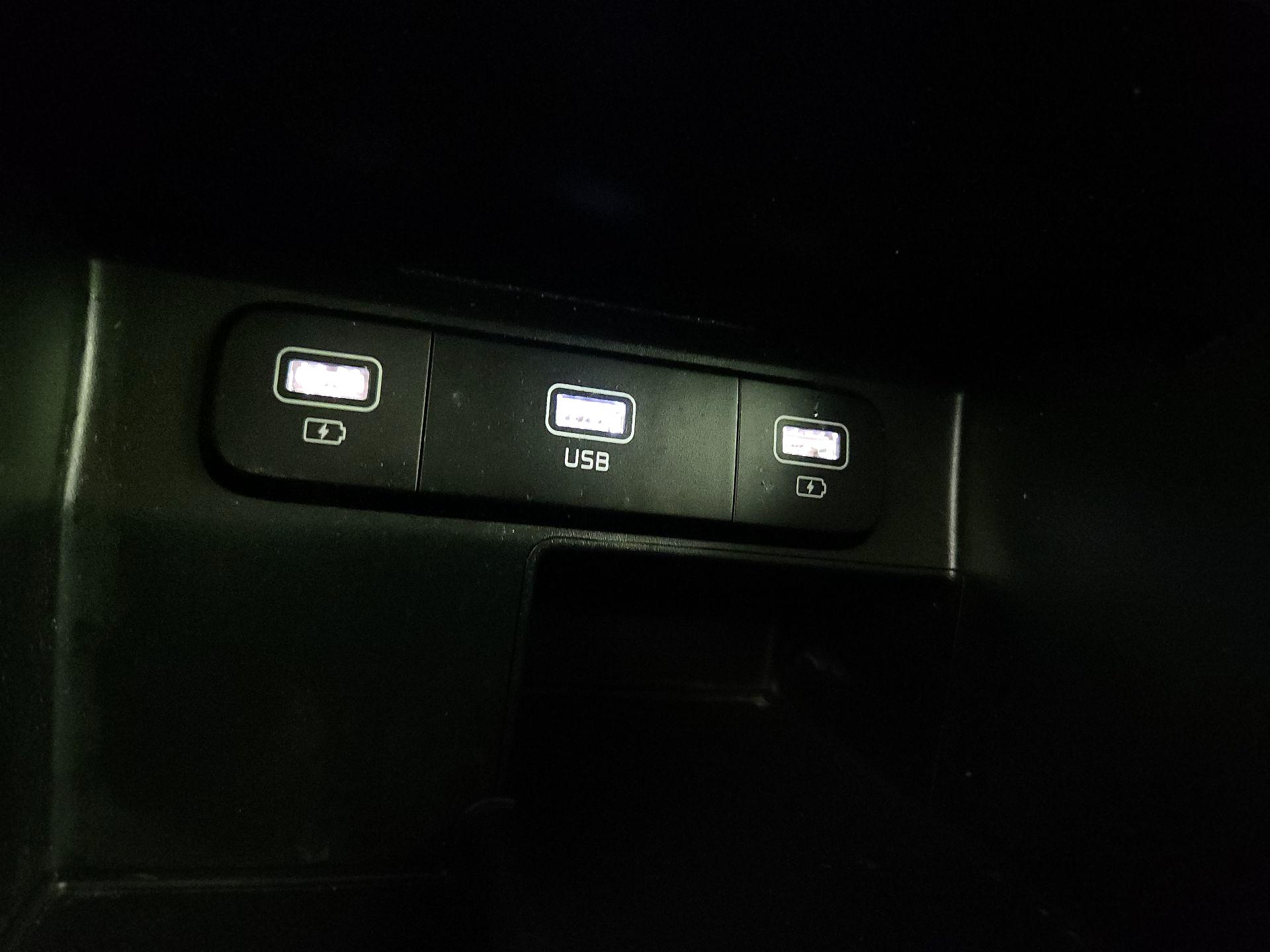 Thumbnail: 2022 Kia Sorento - 18