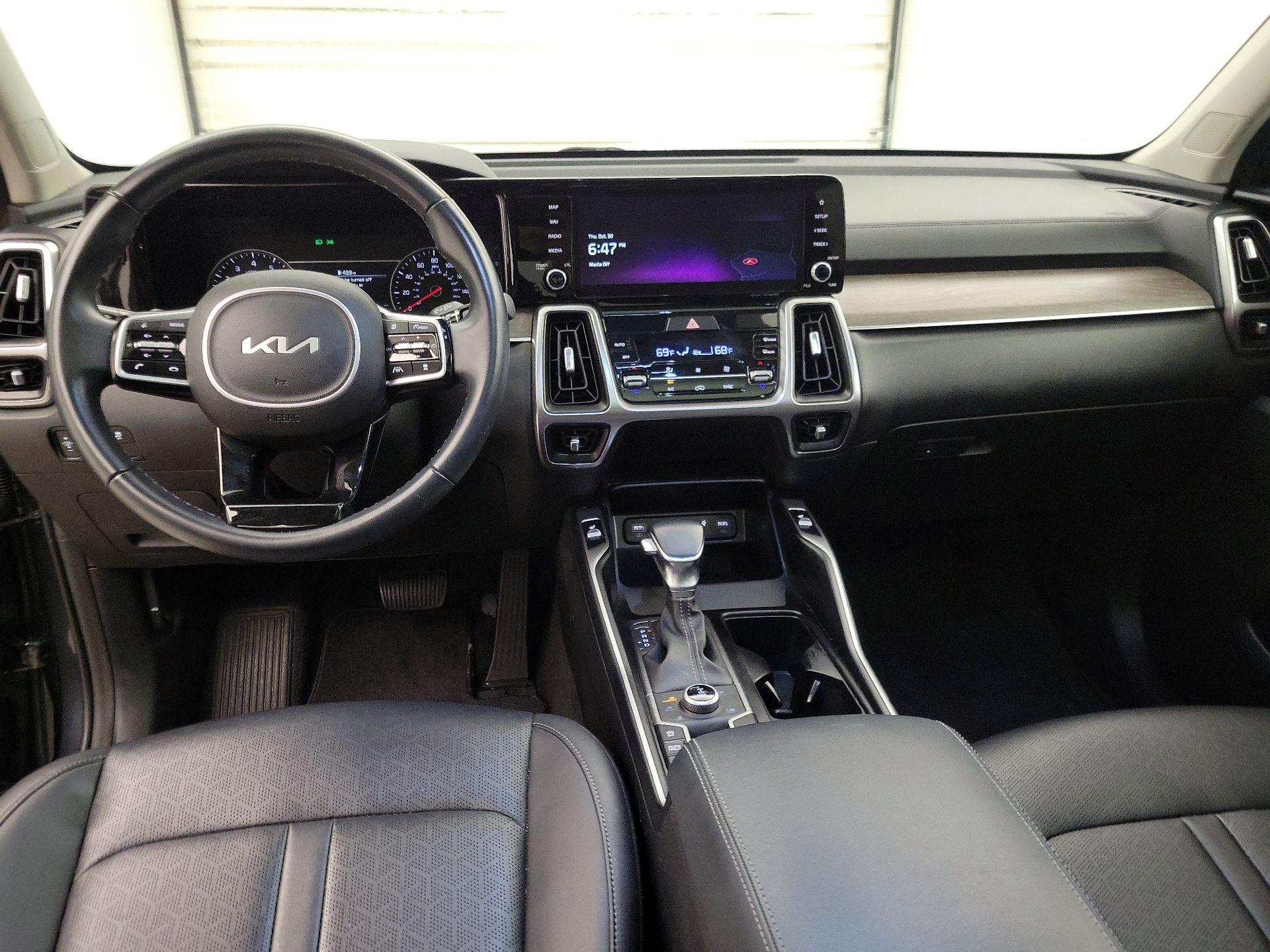 Thumbnail: 2022 Kia Sorento - 9