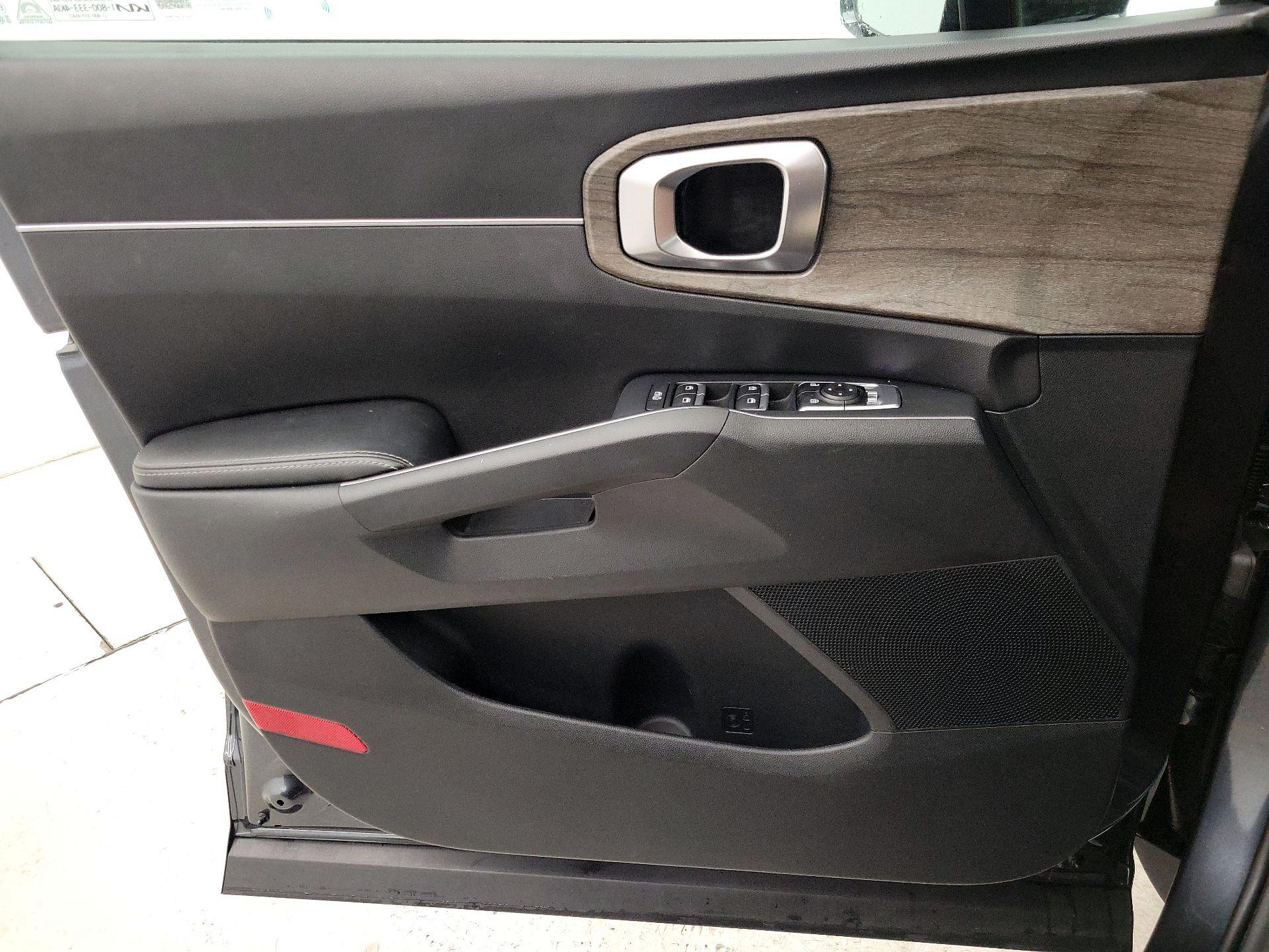 Thumbnail: 2022 Kia Sorento - 12