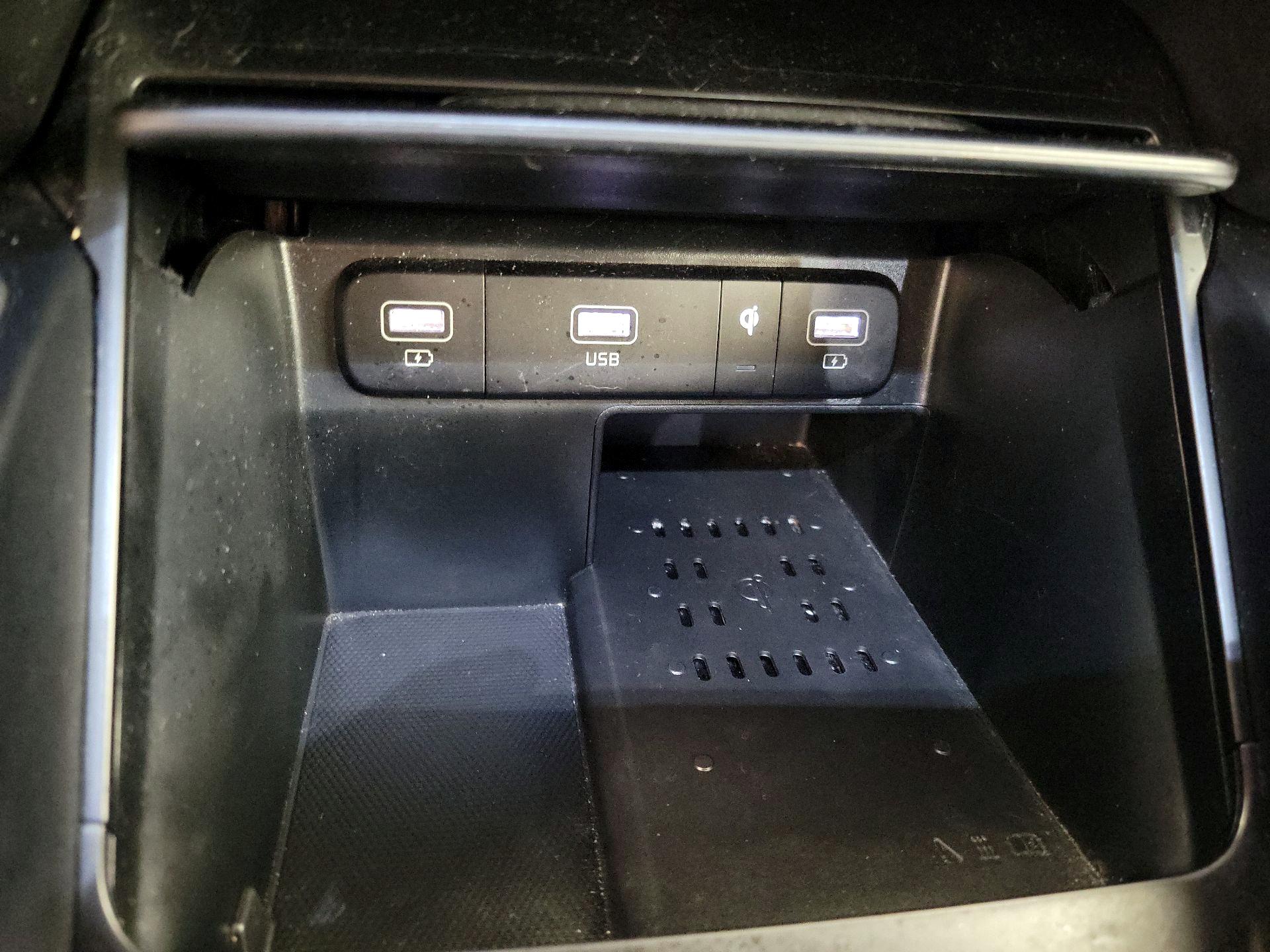 Thumbnail: 2022 Kia Sorento - 18