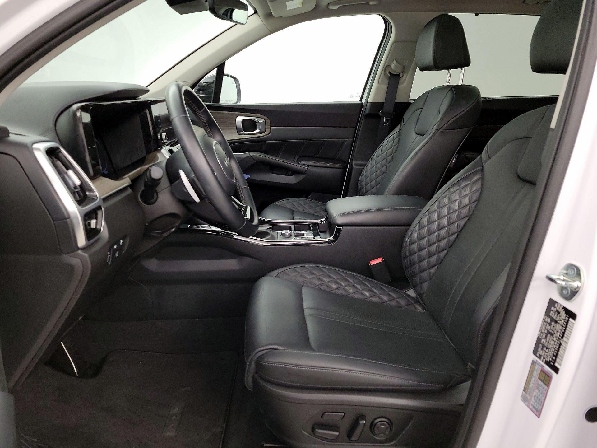 Thumbnail: 2023 Kia Sorento - 11