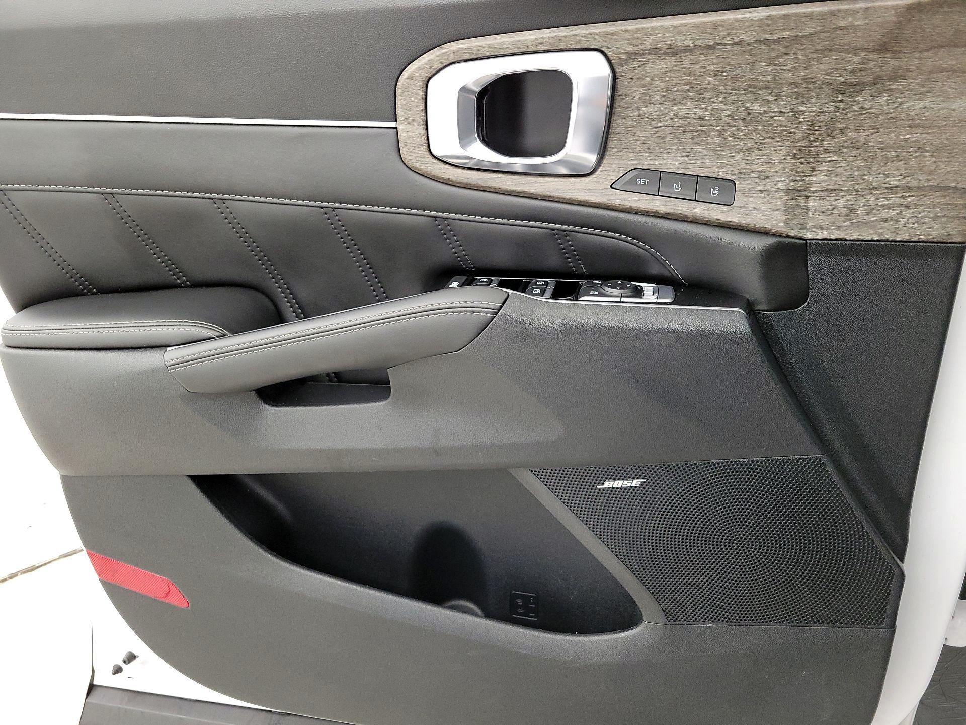 Thumbnail: 2023 Kia Sorento - 12