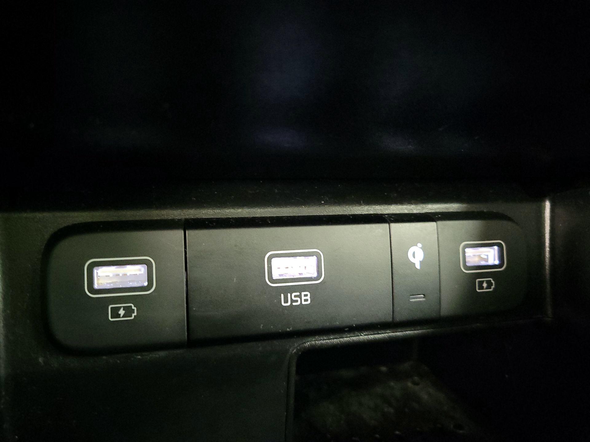 Thumbnail: 2023 Kia Sorento - 19