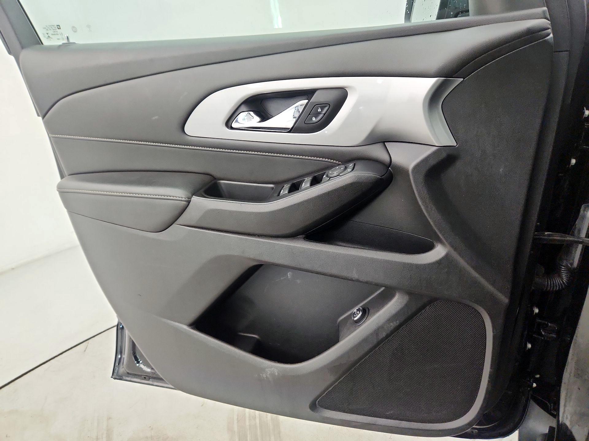 Thumbnail: 2023 Chevrolet Traverse - 12