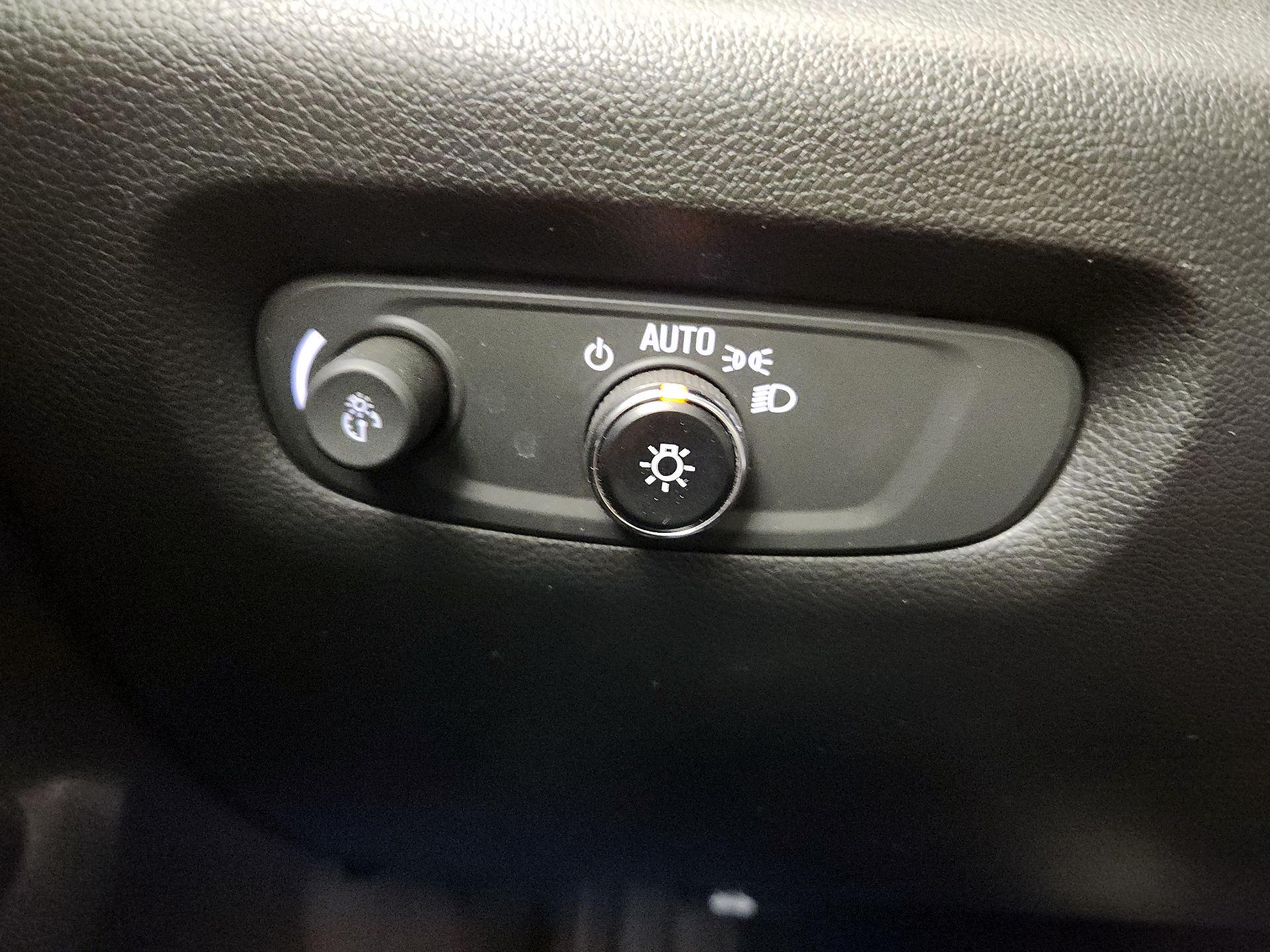 Thumbnail: 2023 Chevrolet Traverse - 14