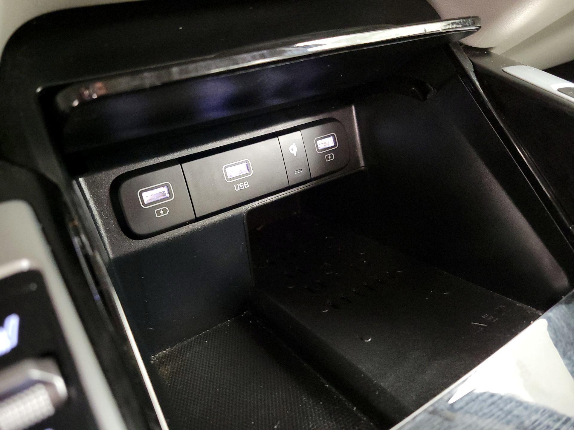 Thumbnail: 2023 Kia Sorento - 19