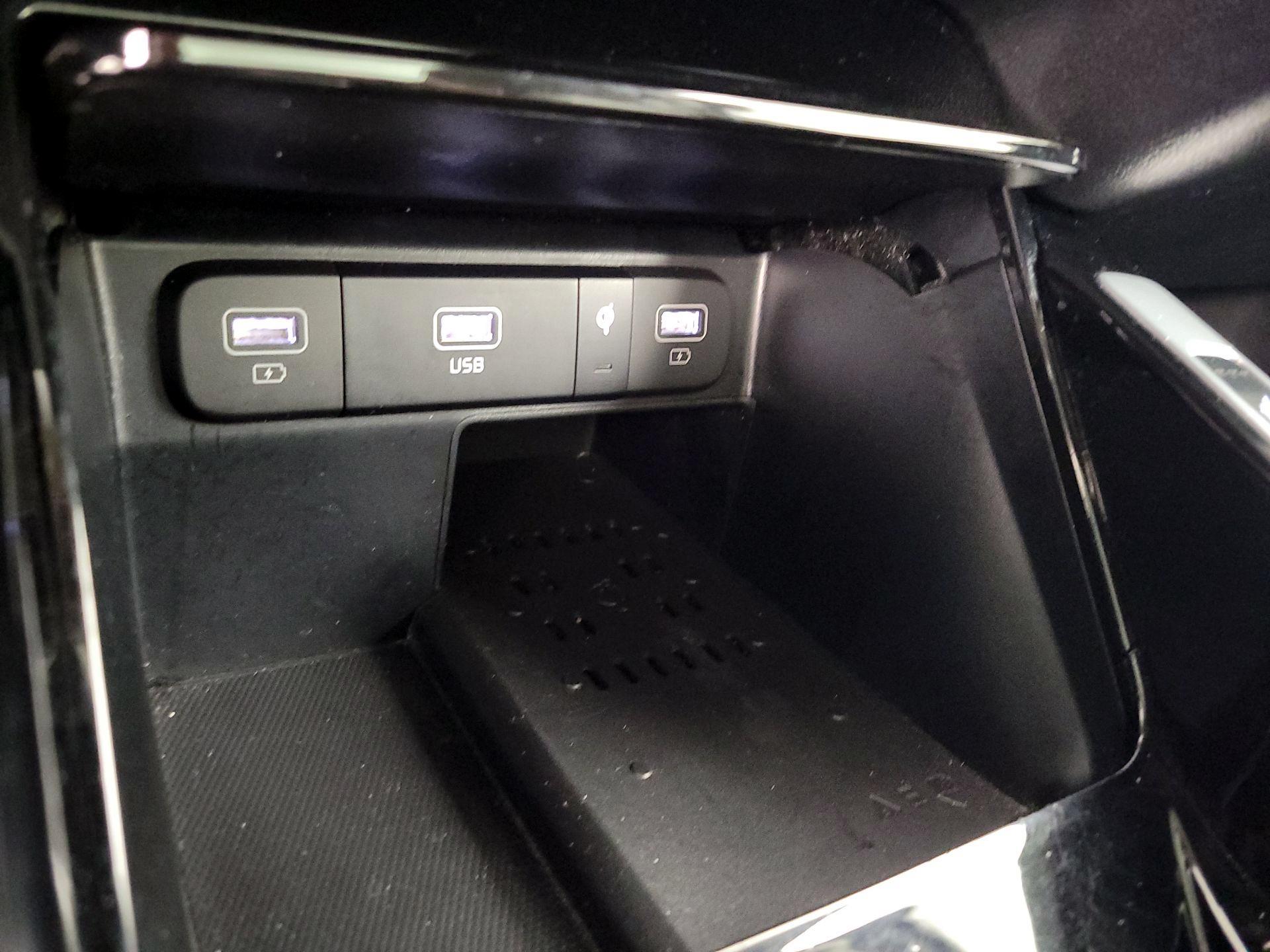 Thumbnail: 2022 Kia Sorento - 19