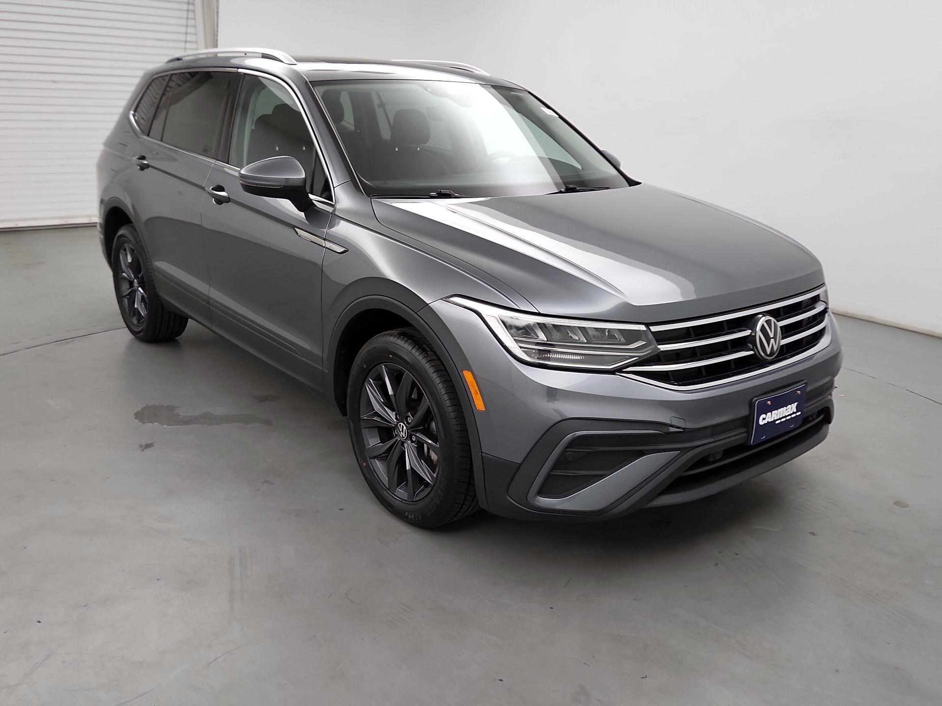 Thumbnail: 2022 Volkswagen Tiguan - 1