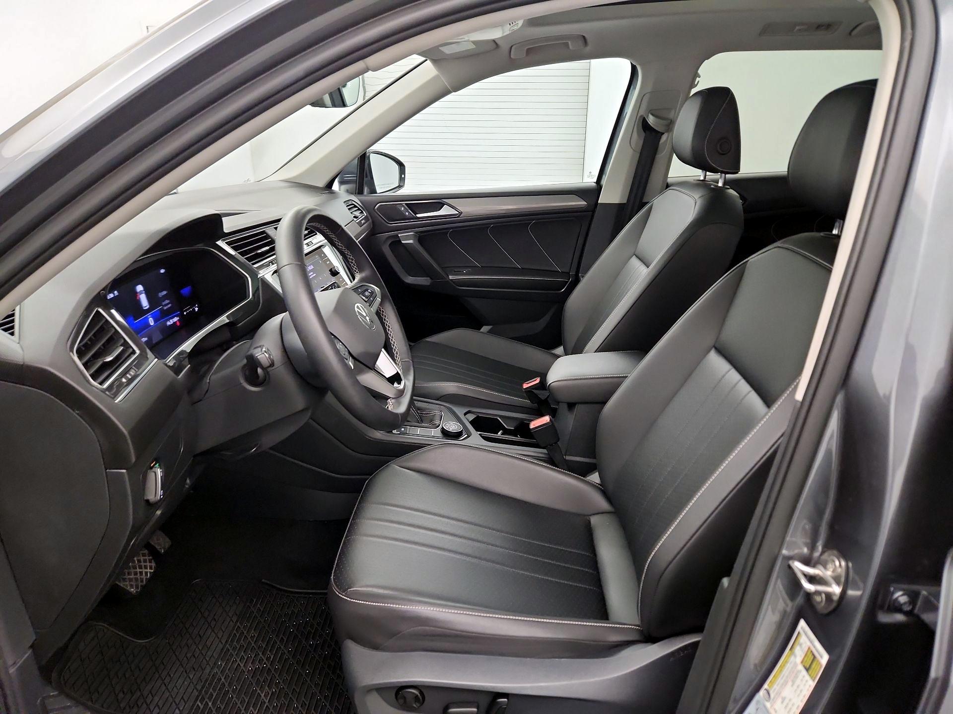 Thumbnail: 2022 Volkswagen Tiguan - 9