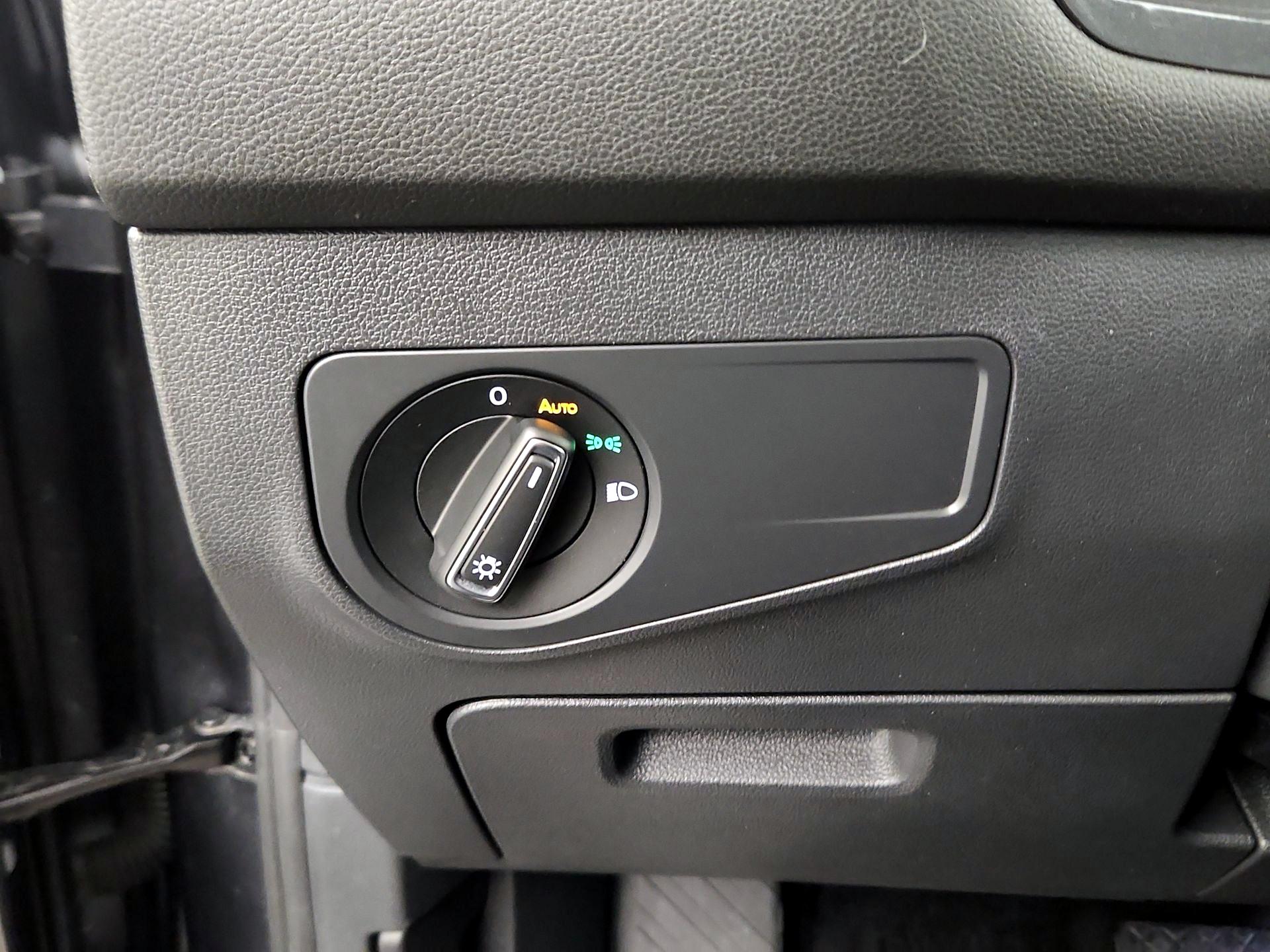 Thumbnail: 2022 Volkswagen Tiguan - 11