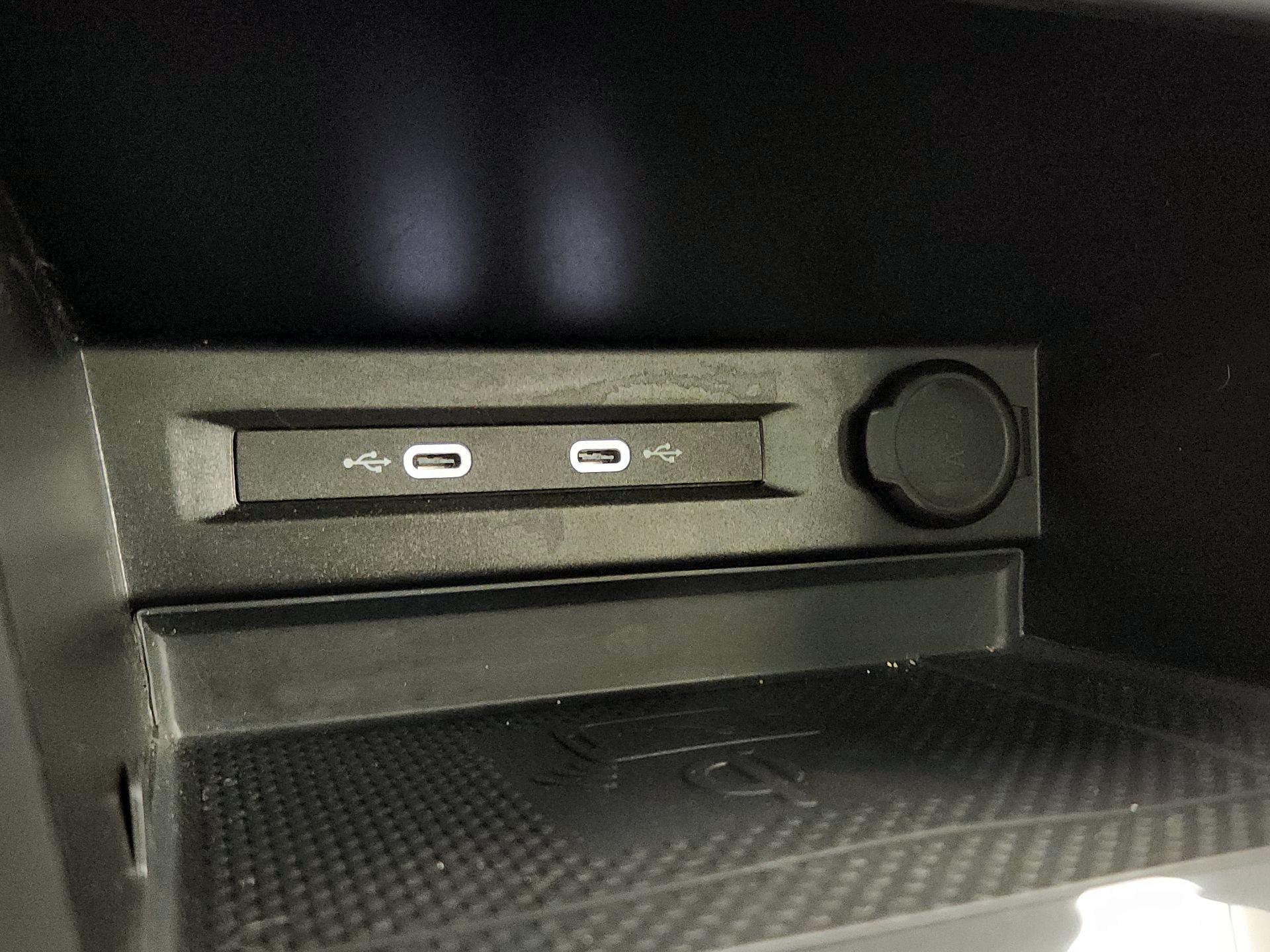 Thumbnail: 2022 Volkswagen Tiguan - 16