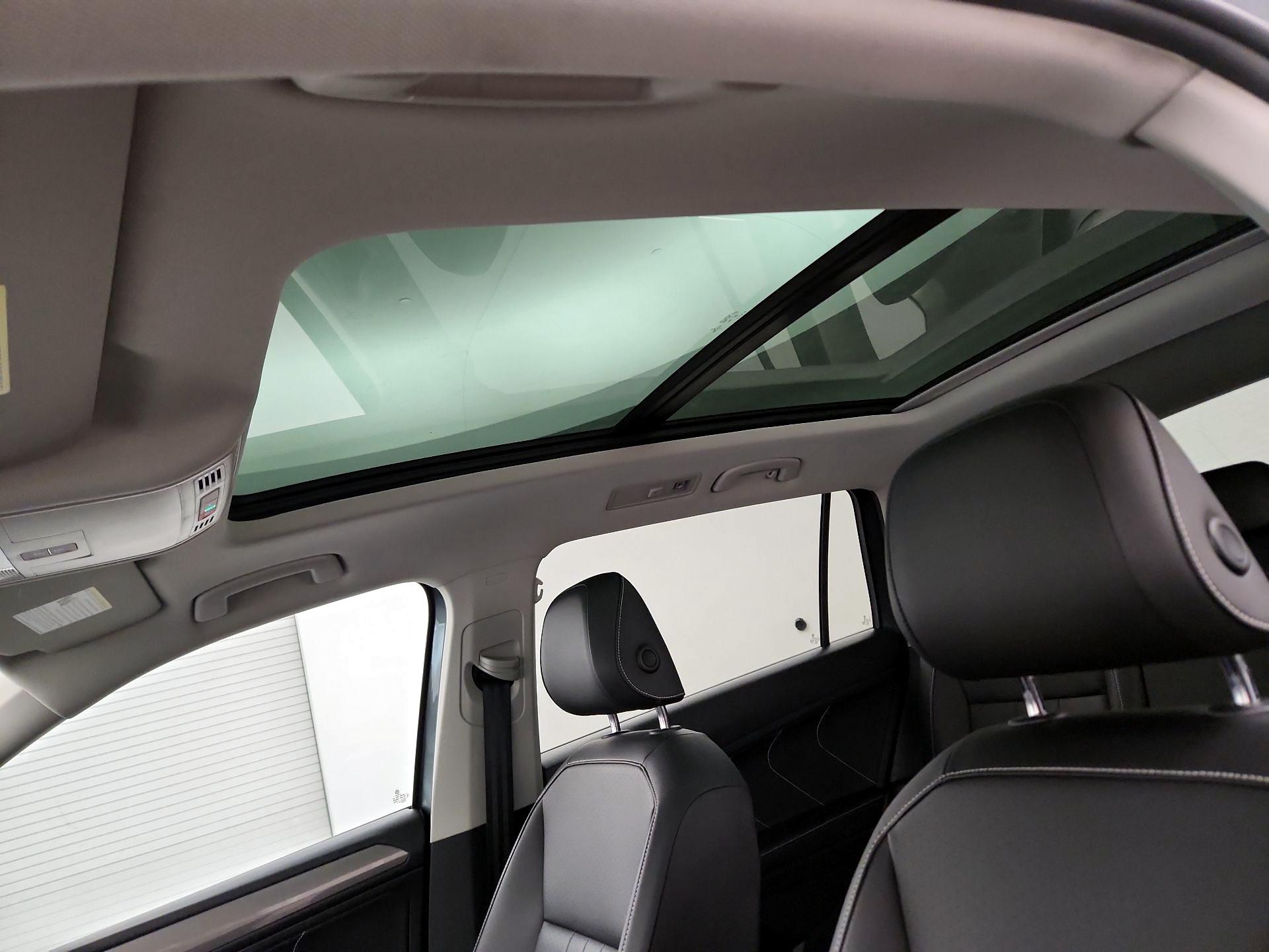 Thumbnail: 2022 Volkswagen Tiguan - 17