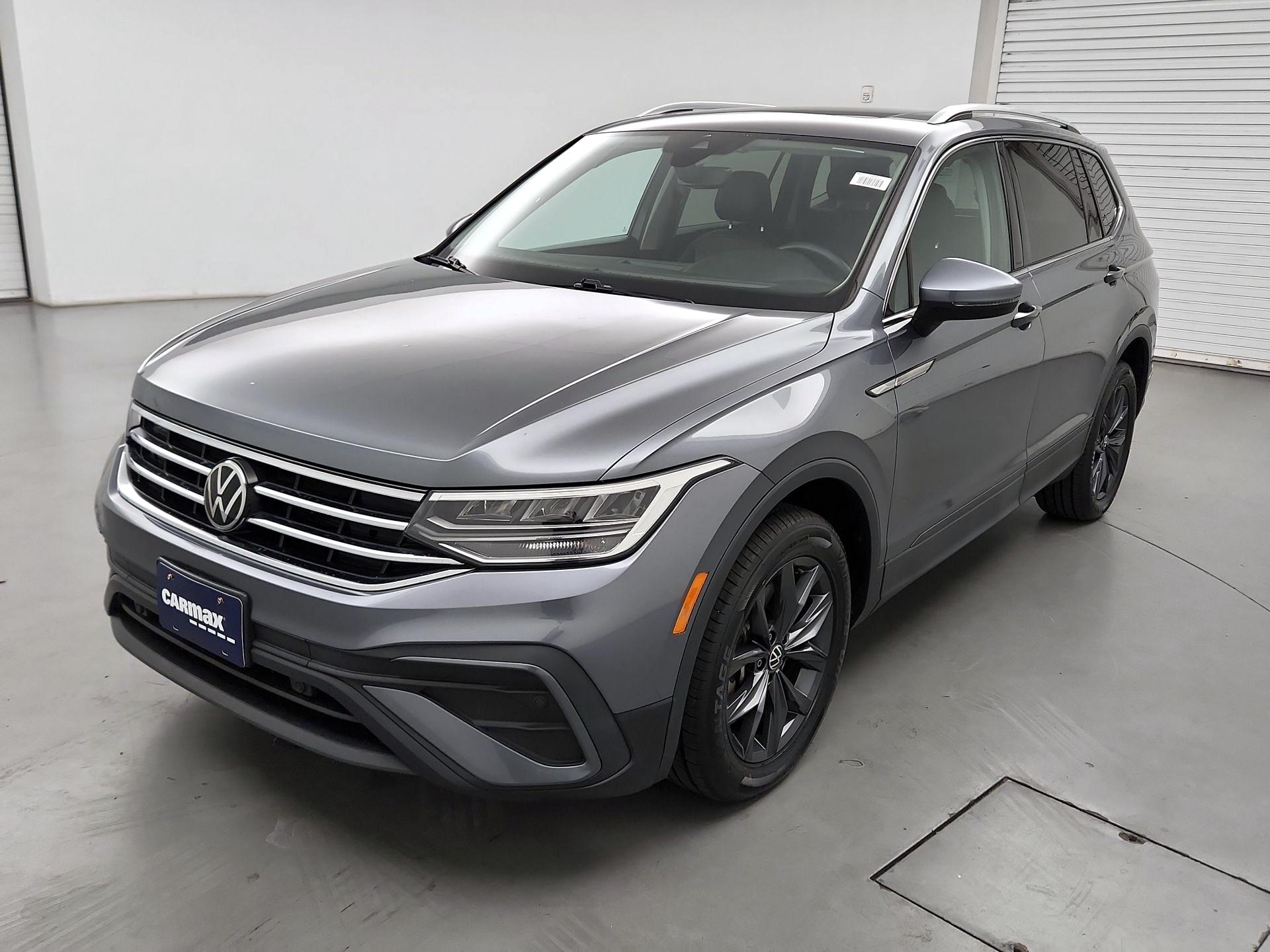 Thumbnail: 2022 Volkswagen Tiguan - 3