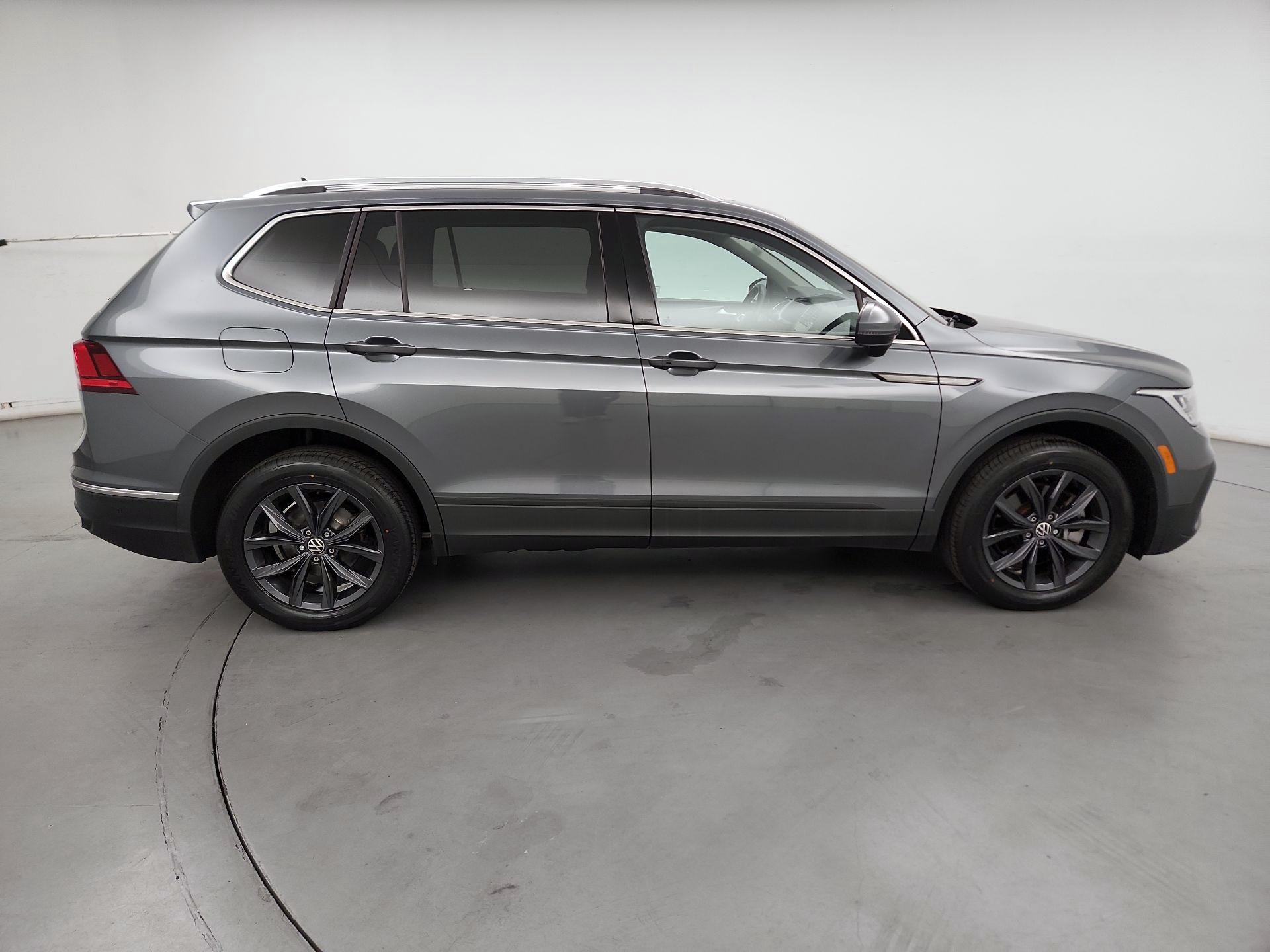 Thumbnail: 2022 Volkswagen Tiguan - 4