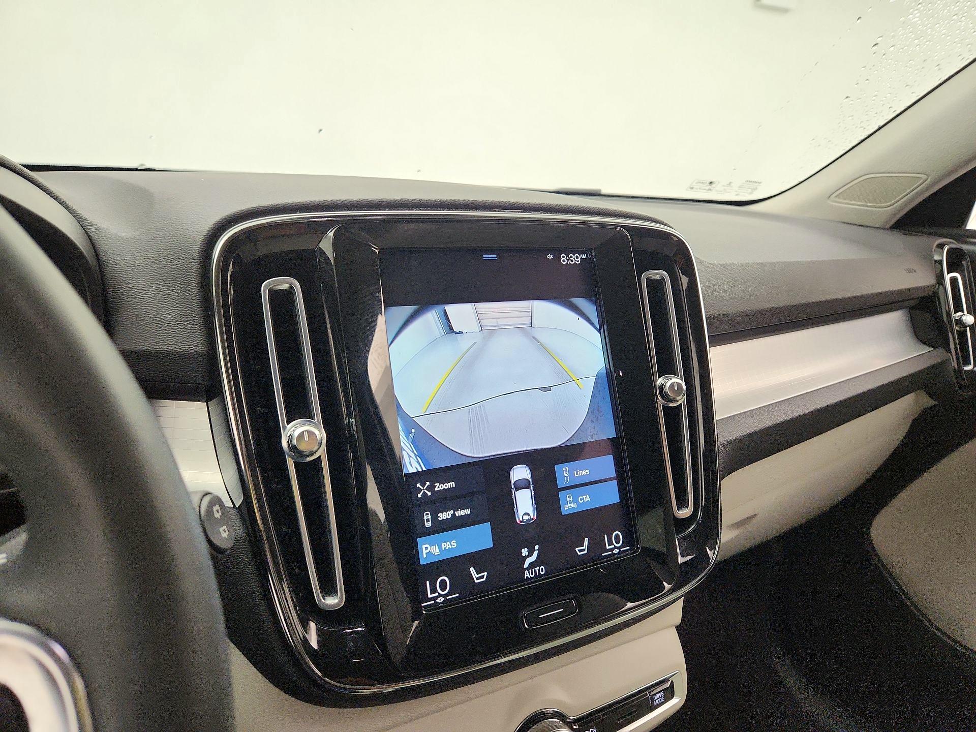 Thumbnail: 2022 Volvo XC40 - 15