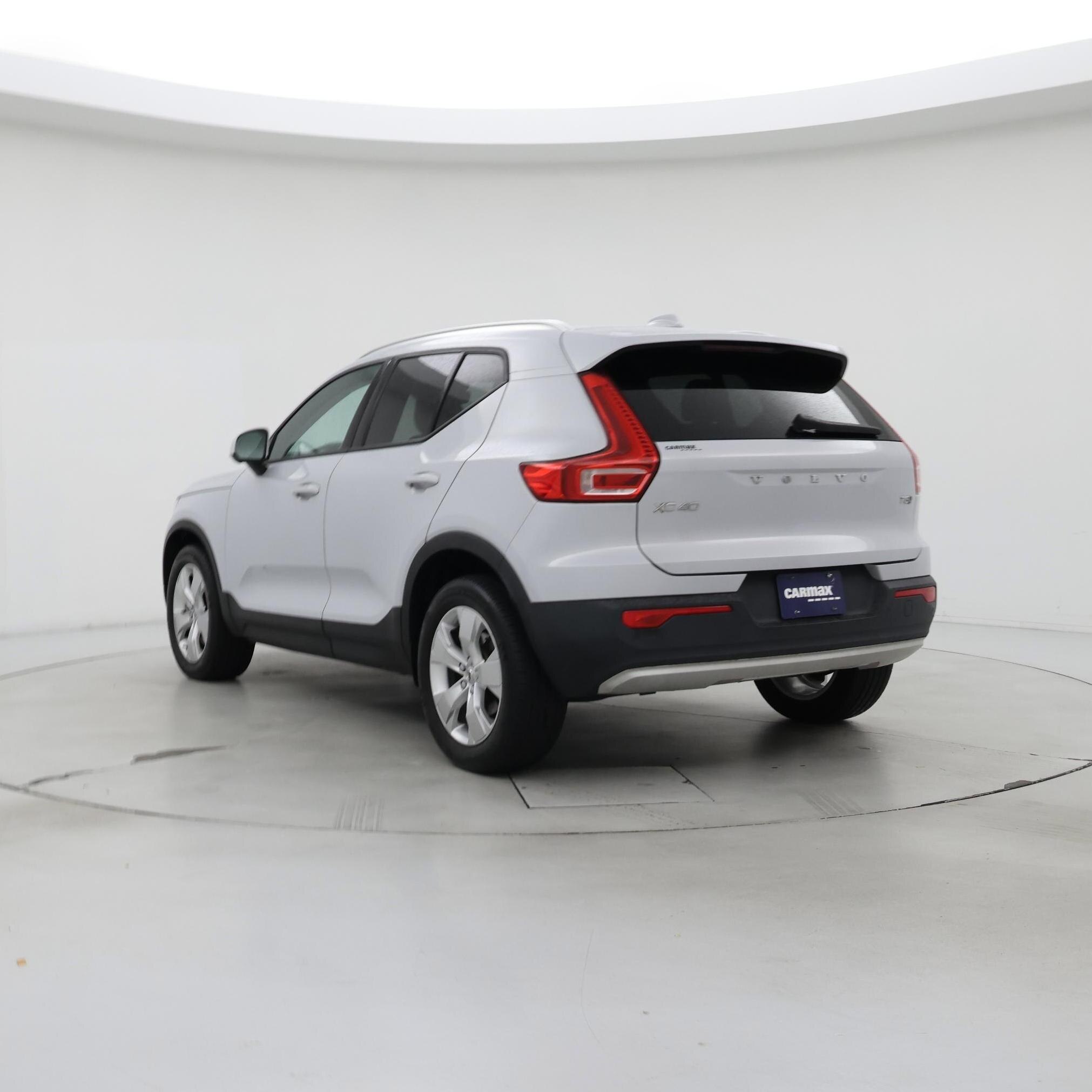 Thumbnail: 2022 Volvo XC40 - 2