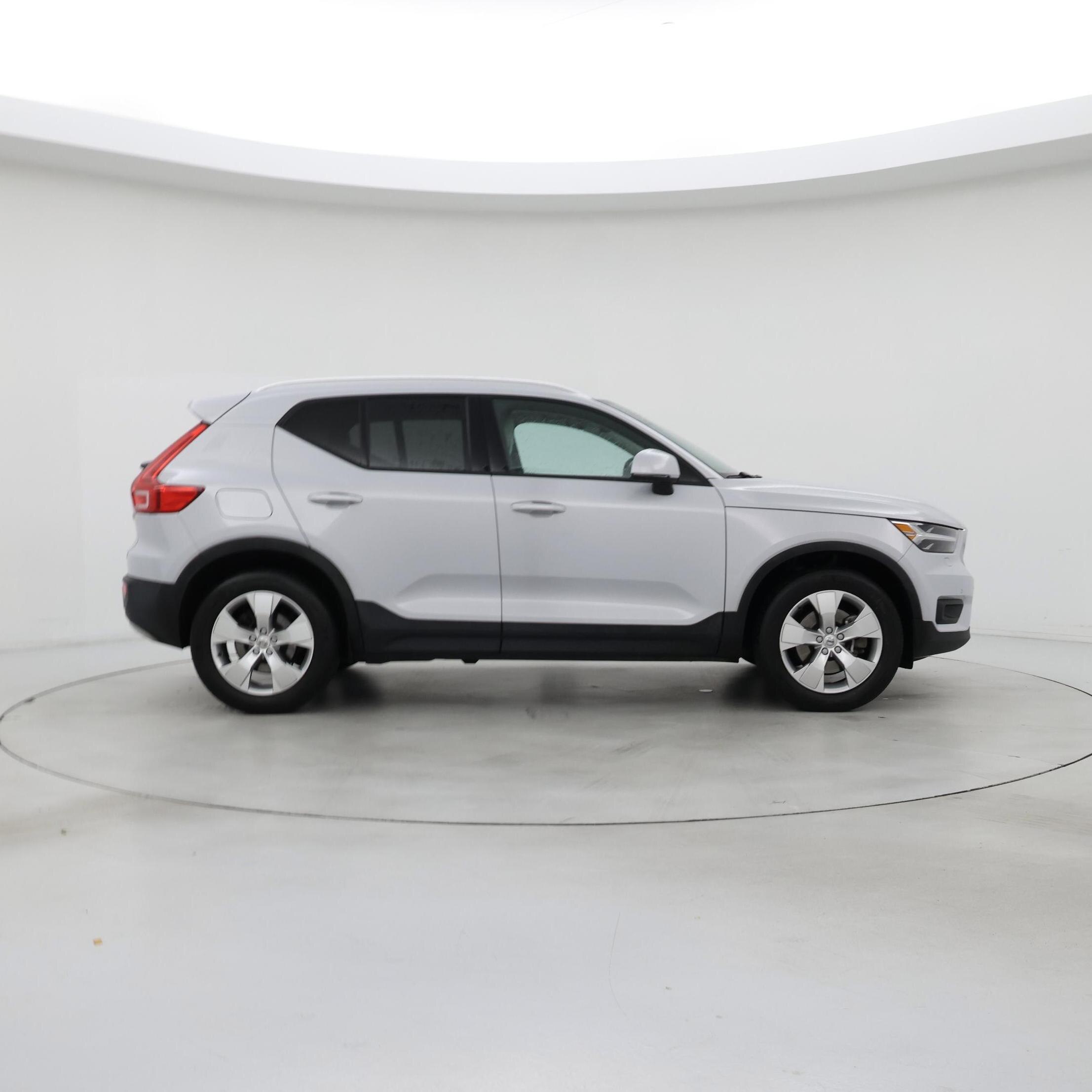 Thumbnail: 2022 Volvo XC40 - 7