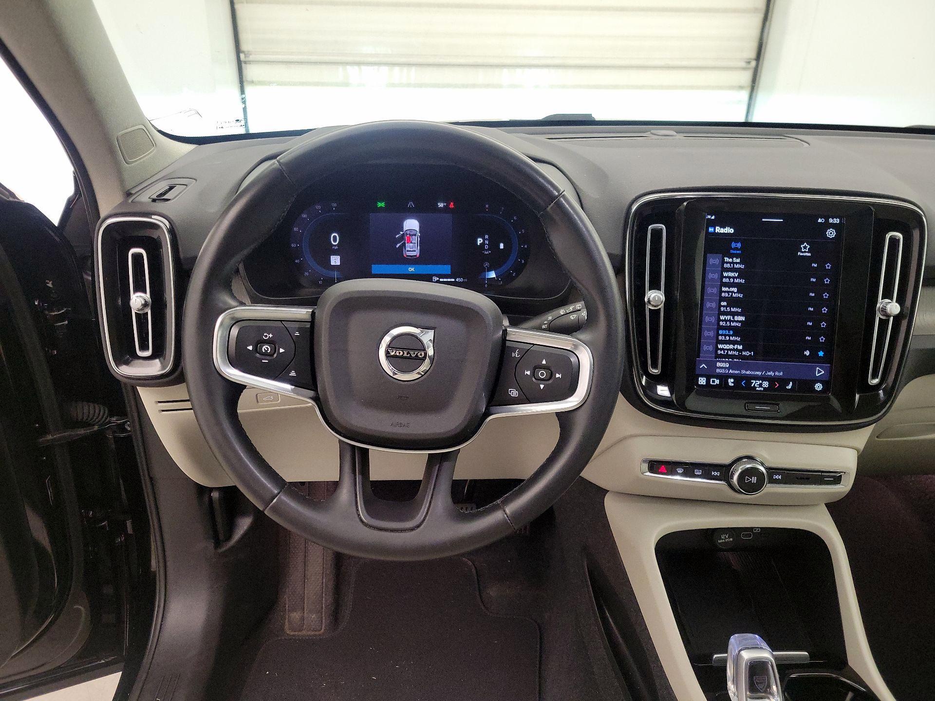 Thumbnail: 2023 Volvo XC40 - 10