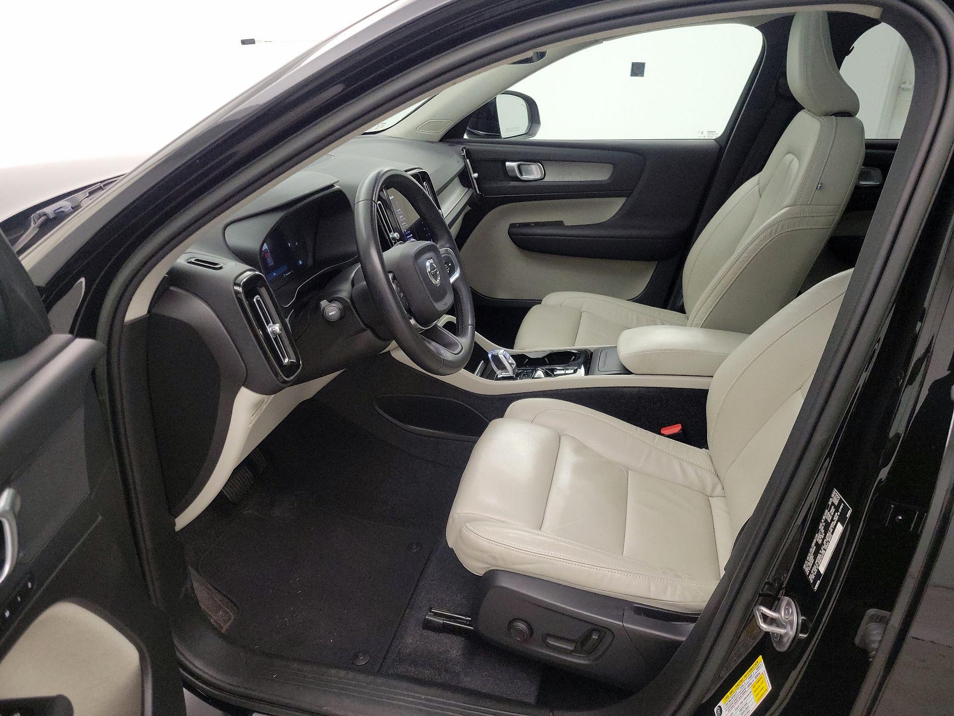 Thumbnail: 2023 Volvo XC40 - 11