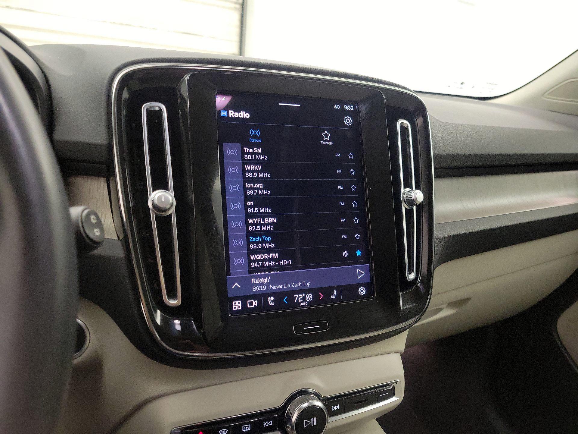 Thumbnail: 2023 Volvo XC40 - 15