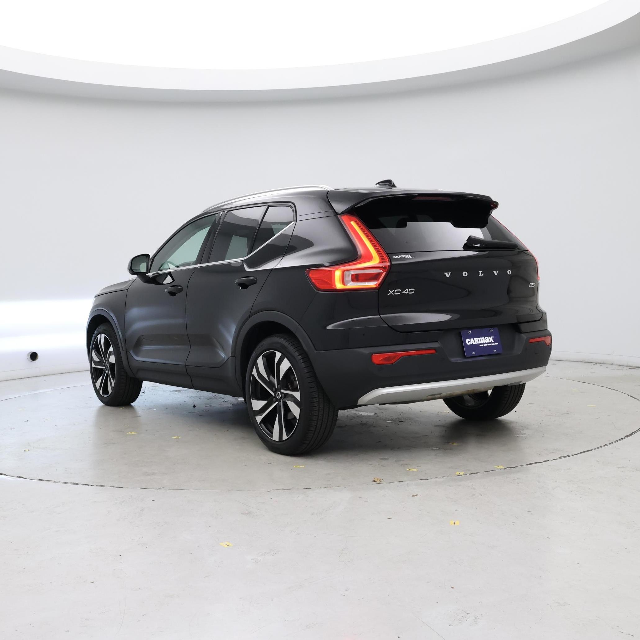Thumbnail: 2023 Volvo XC40 - 2