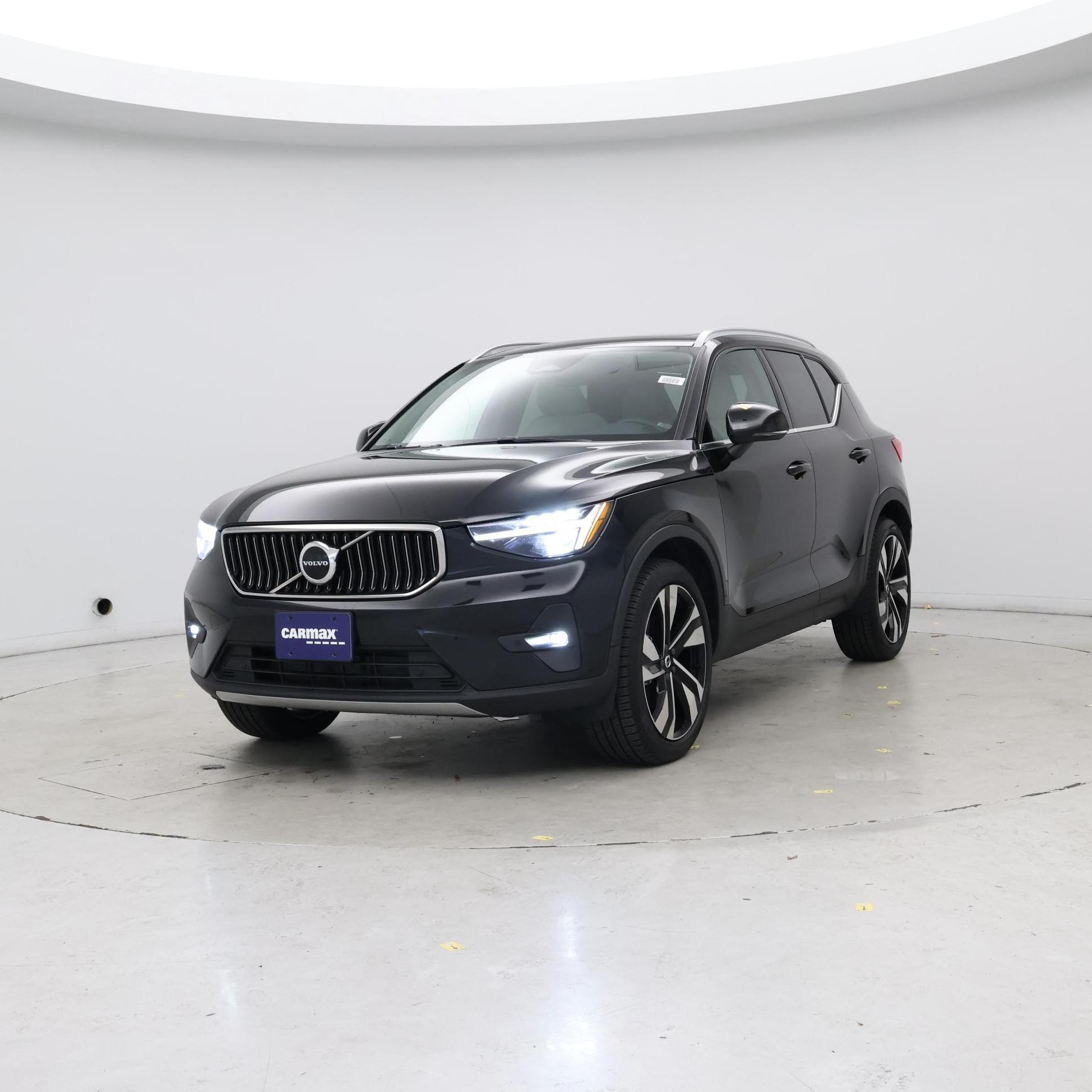 Thumbnail: 2023 Volvo XC40 - 4