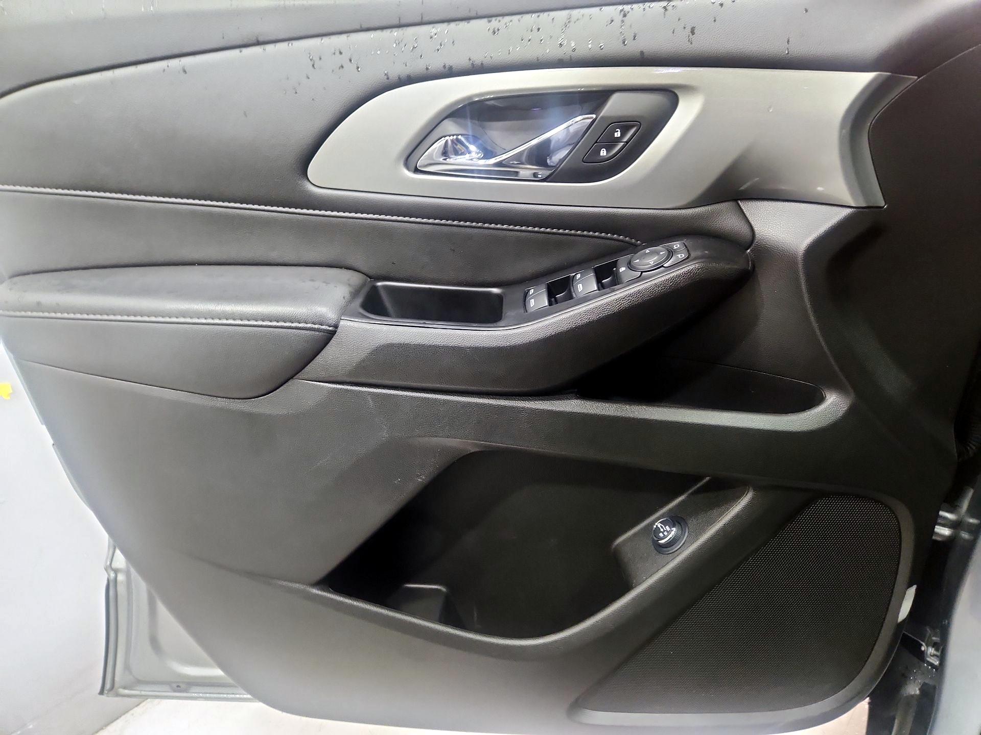 Thumbnail: 2023 Chevrolet Traverse - 12