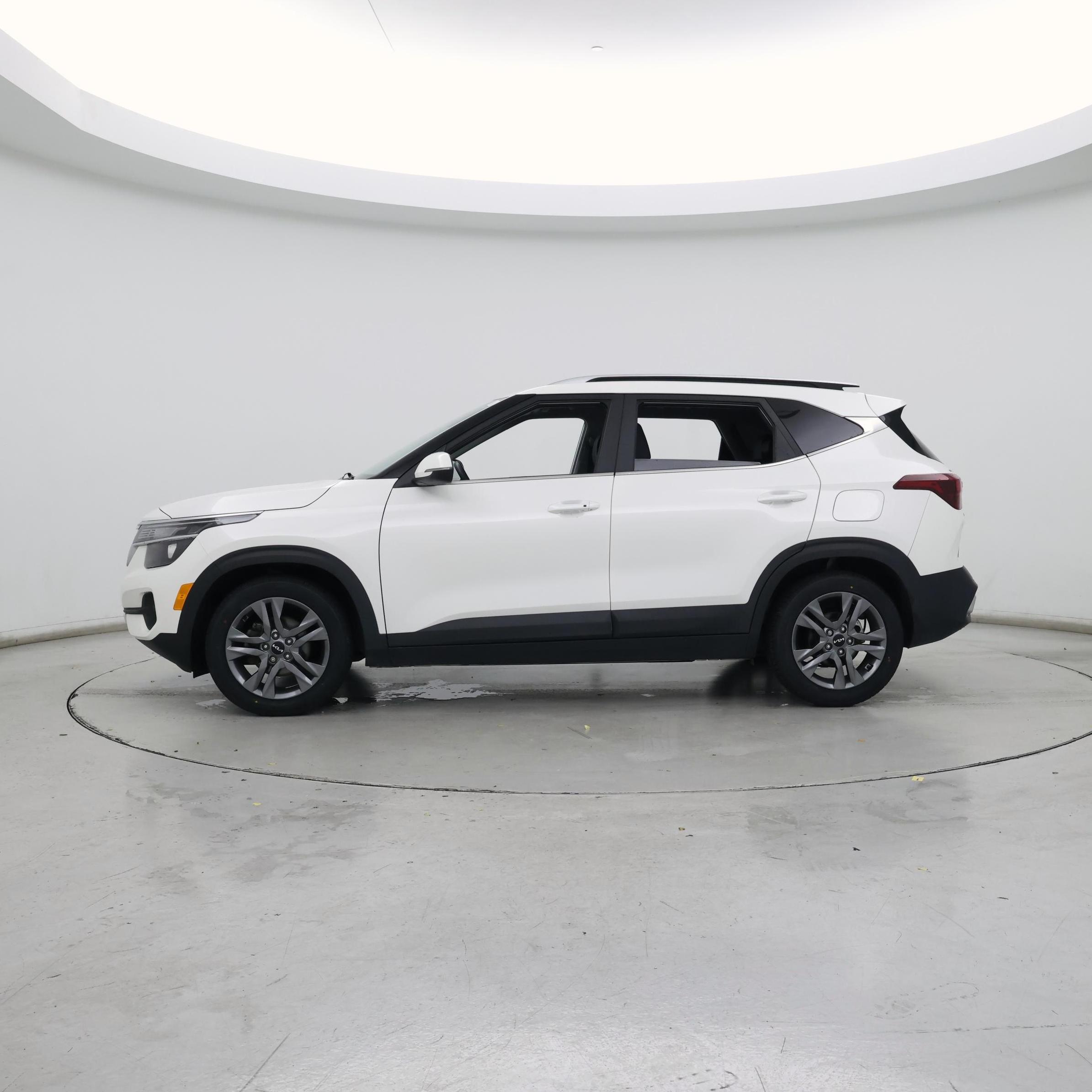 Thumbnail: 2022 Kia Seltos - 3