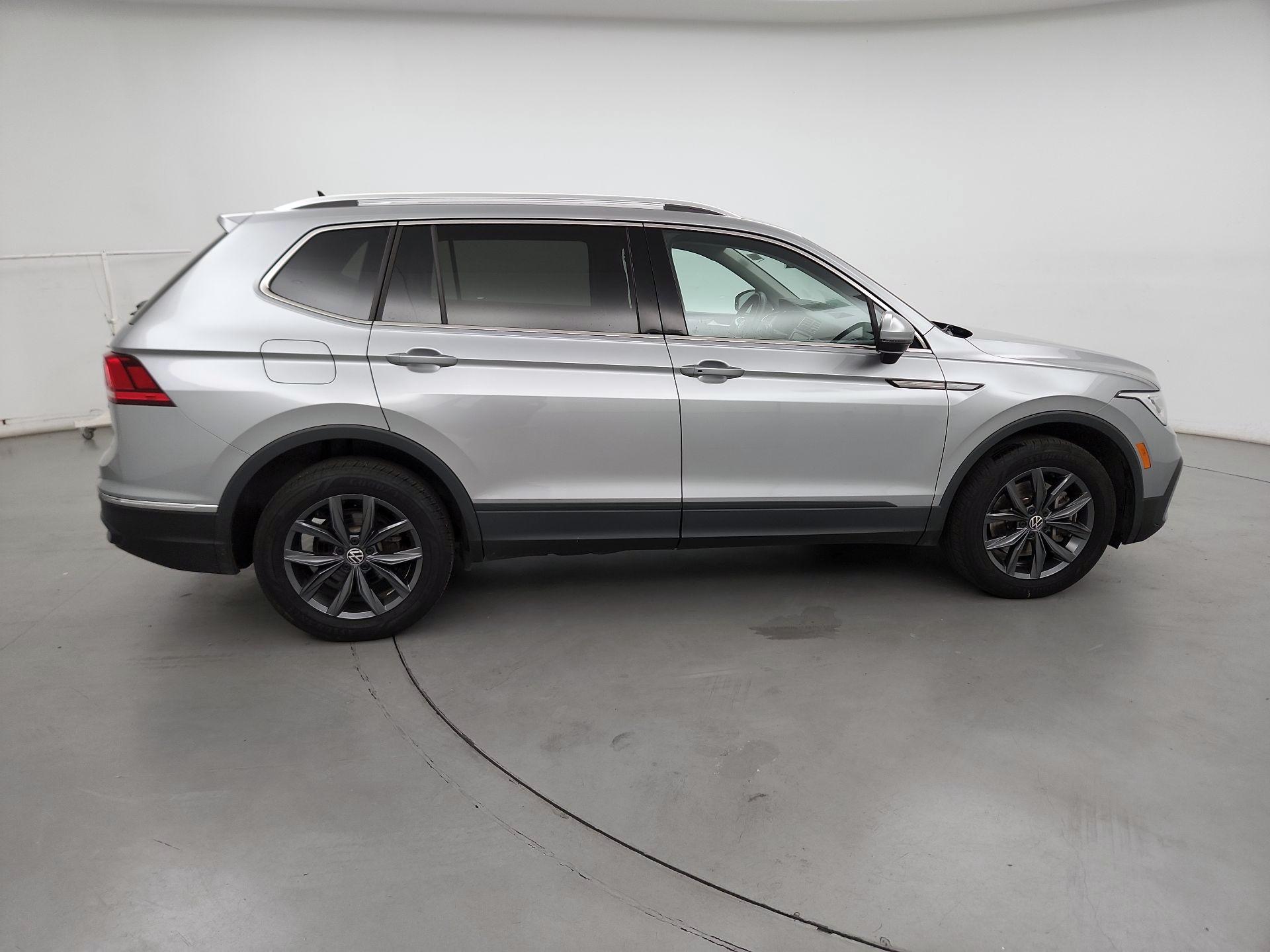 Thumbnail: 2022 Volkswagen Tiguan - 4