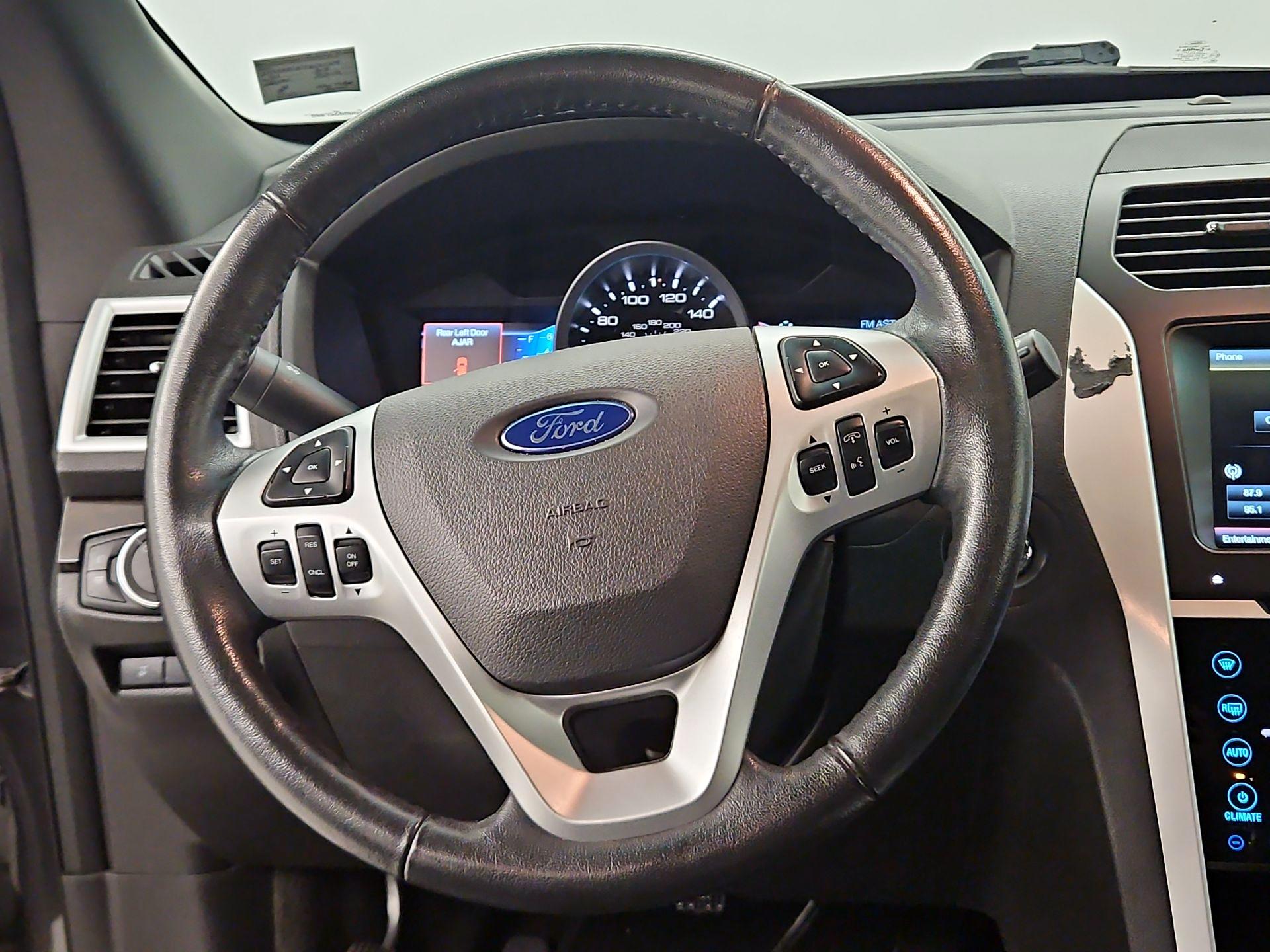 Thumbnail: 2015 Ford Explorer - 10