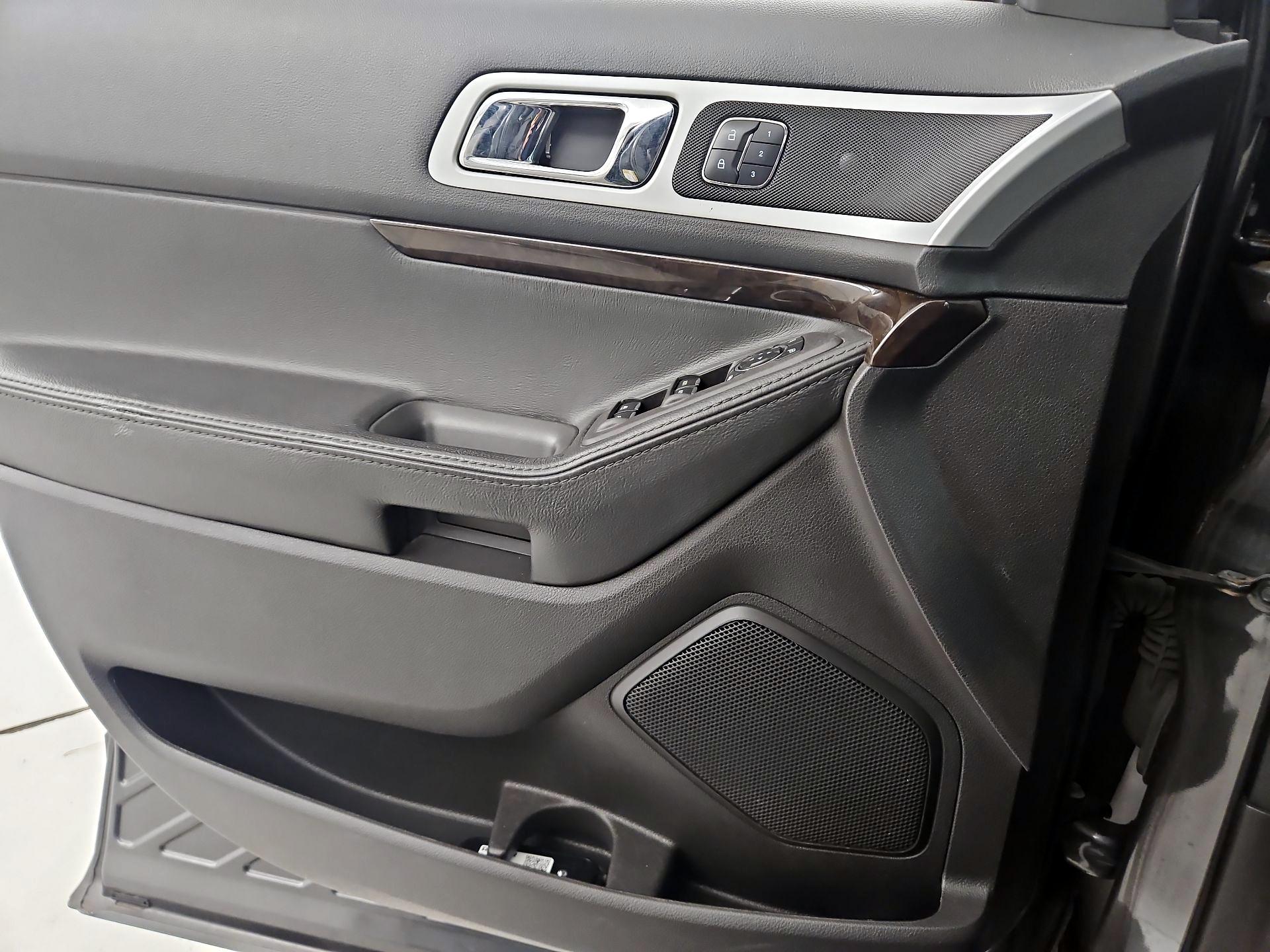 Thumbnail: 2015 Ford Explorer - 12