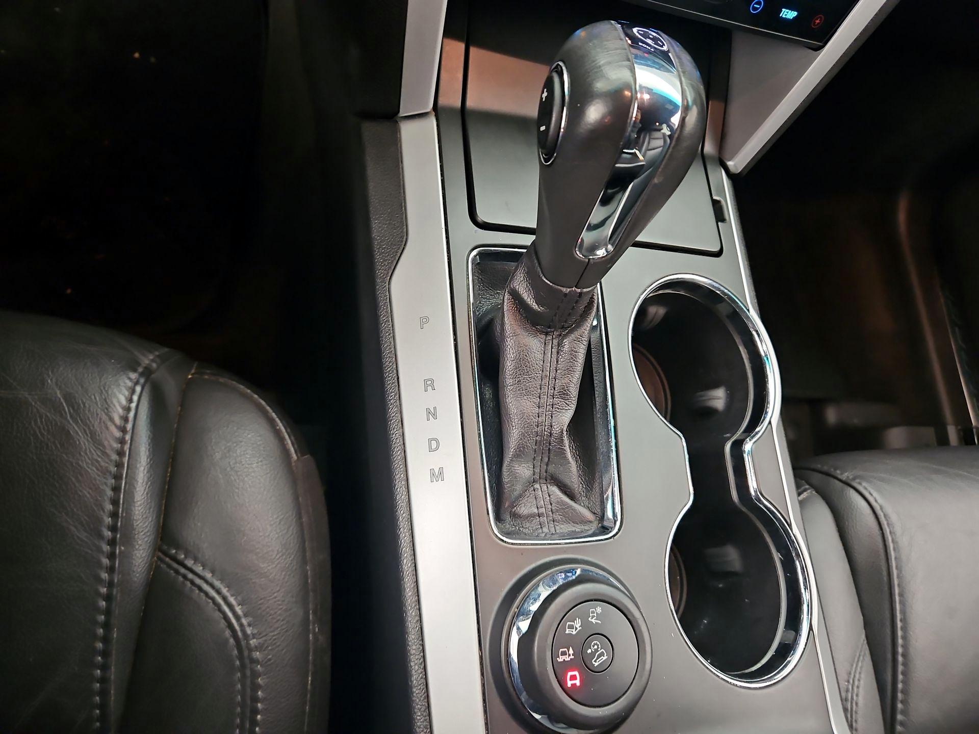 Thumbnail: 2015 Ford Explorer - 17