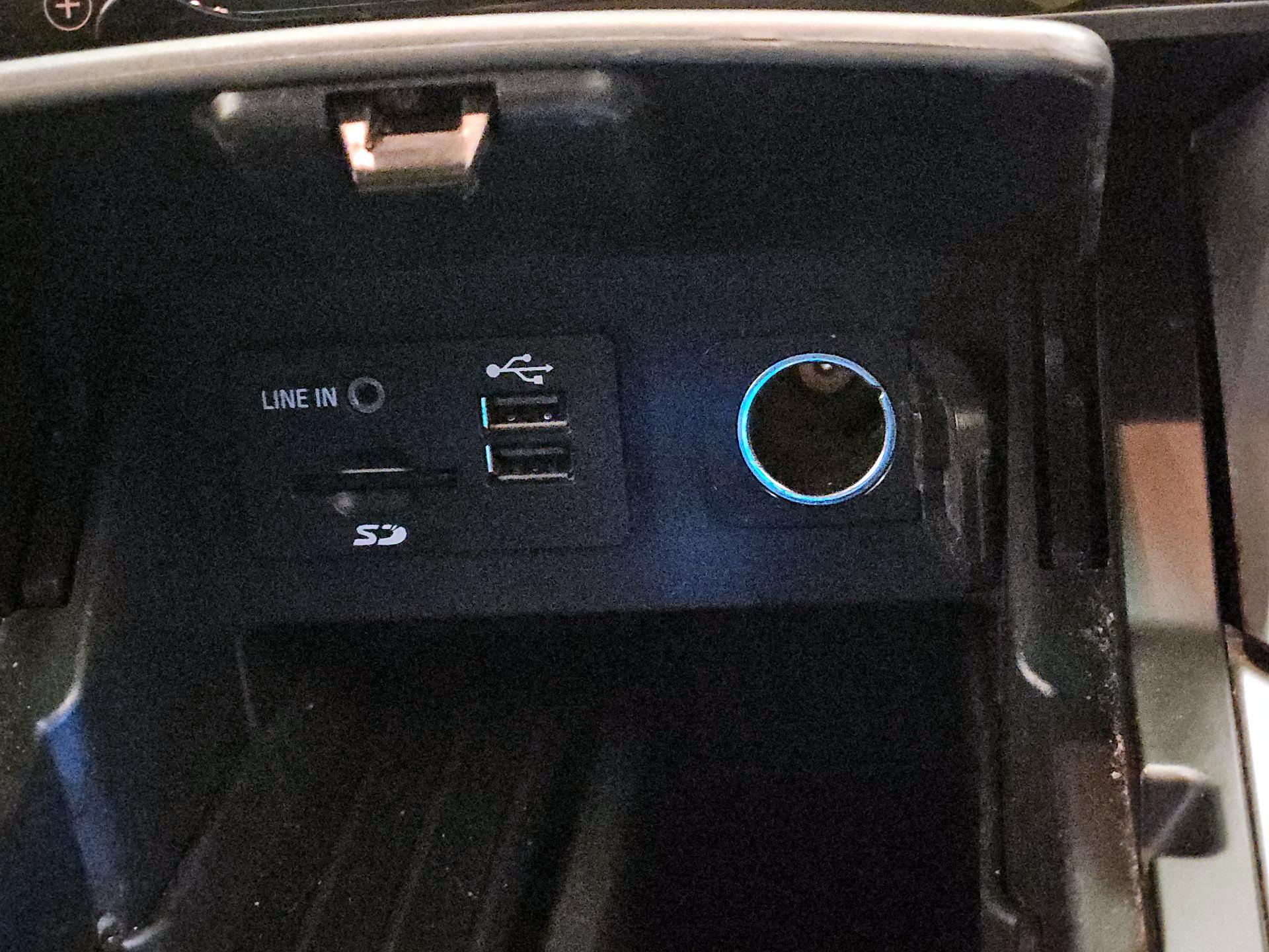 Thumbnail: 2015 Ford Explorer - 18