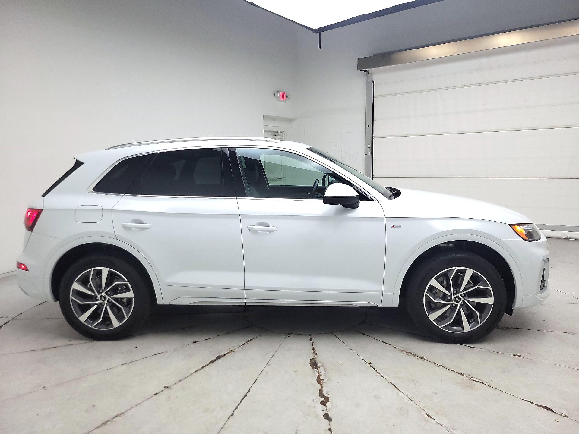 Thumbnail: 2022 Audi Q5 - 4