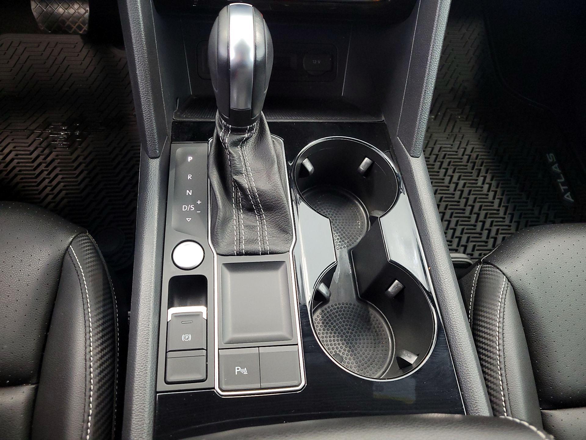 Thumbnail: 2023 Volkswagen Atlas - 17