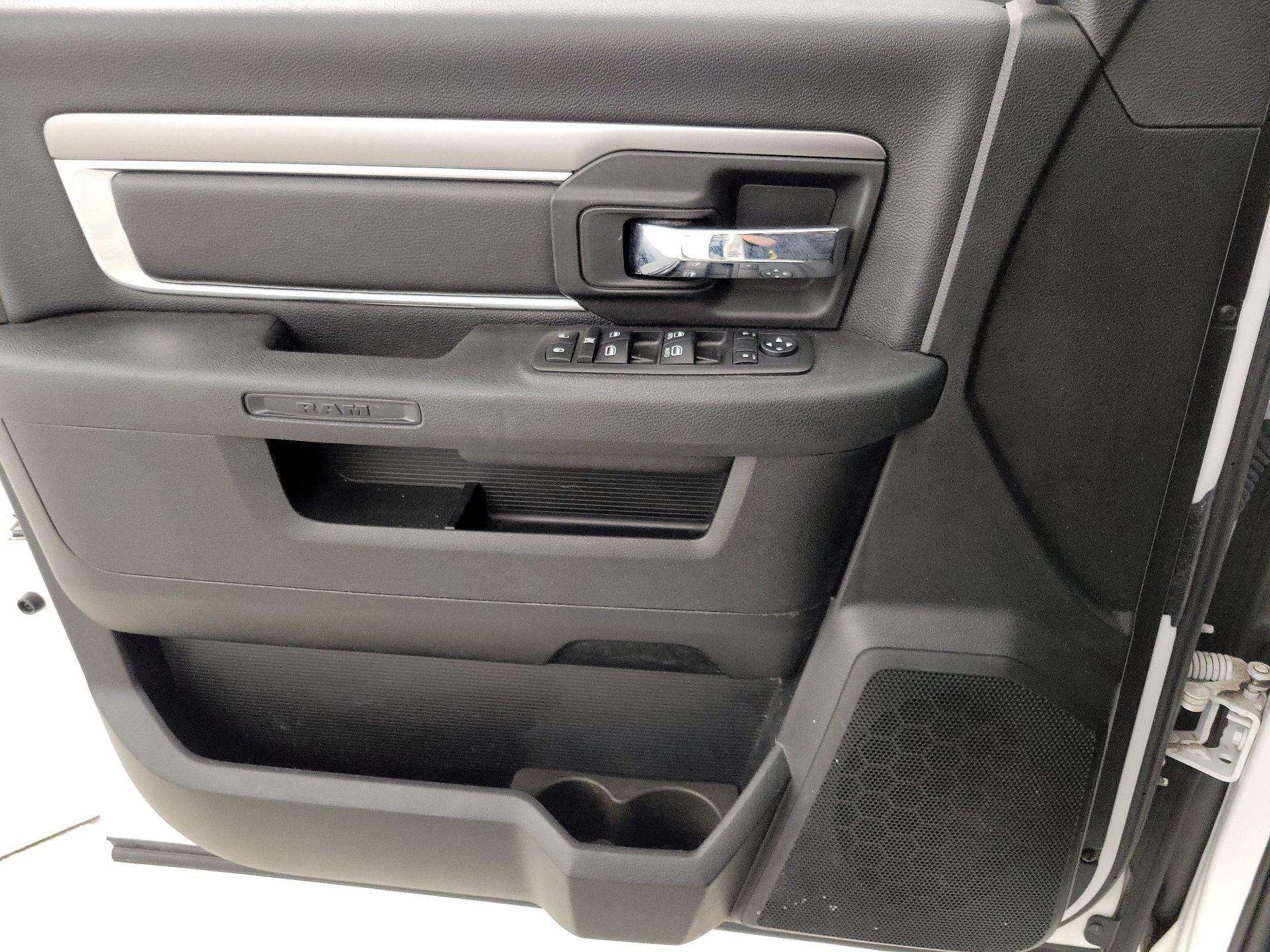 Thumbnail: 2021 RAM 1500 Classic - 12