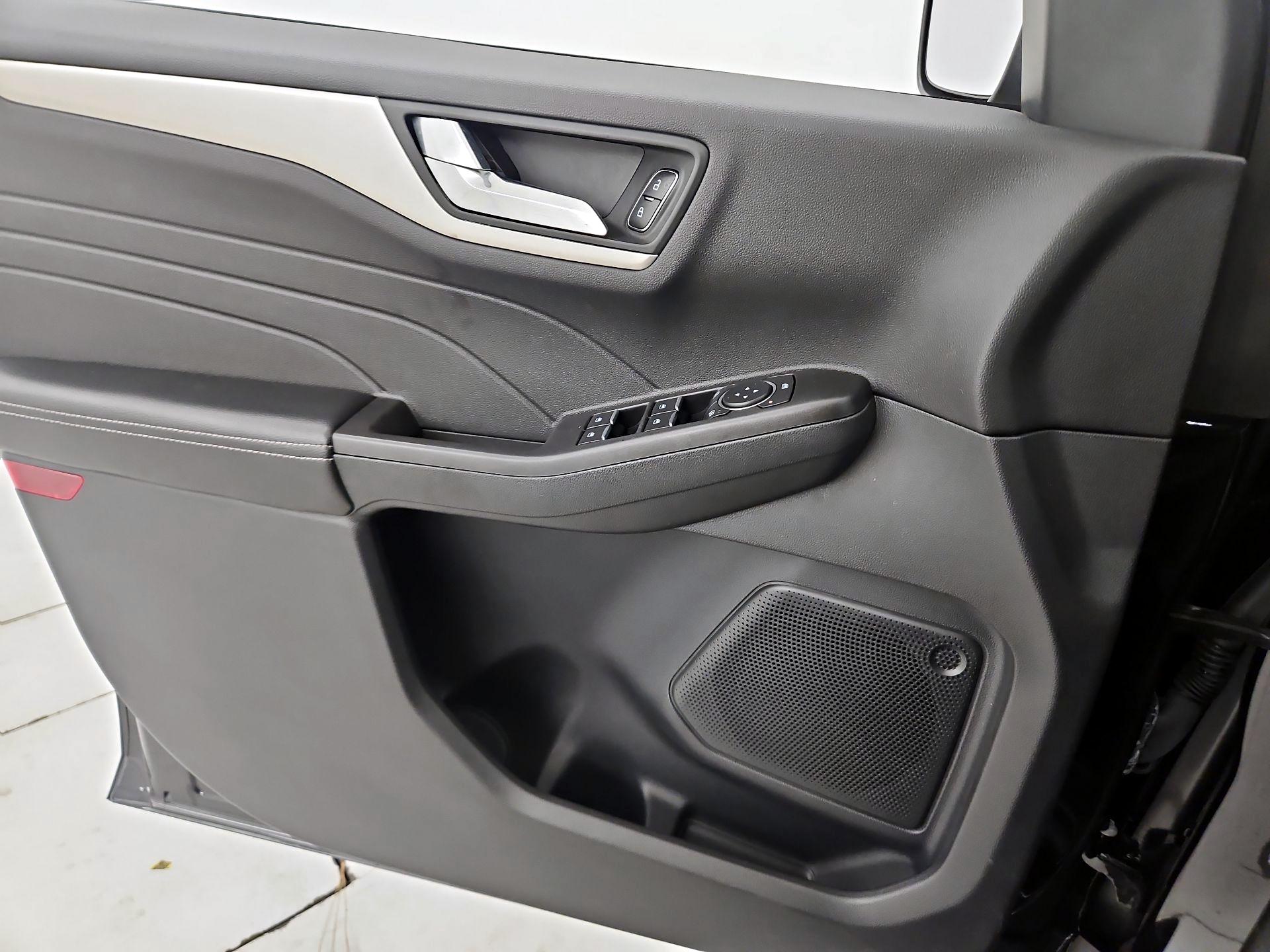 Thumbnail: 2021 Ford Escape - 12