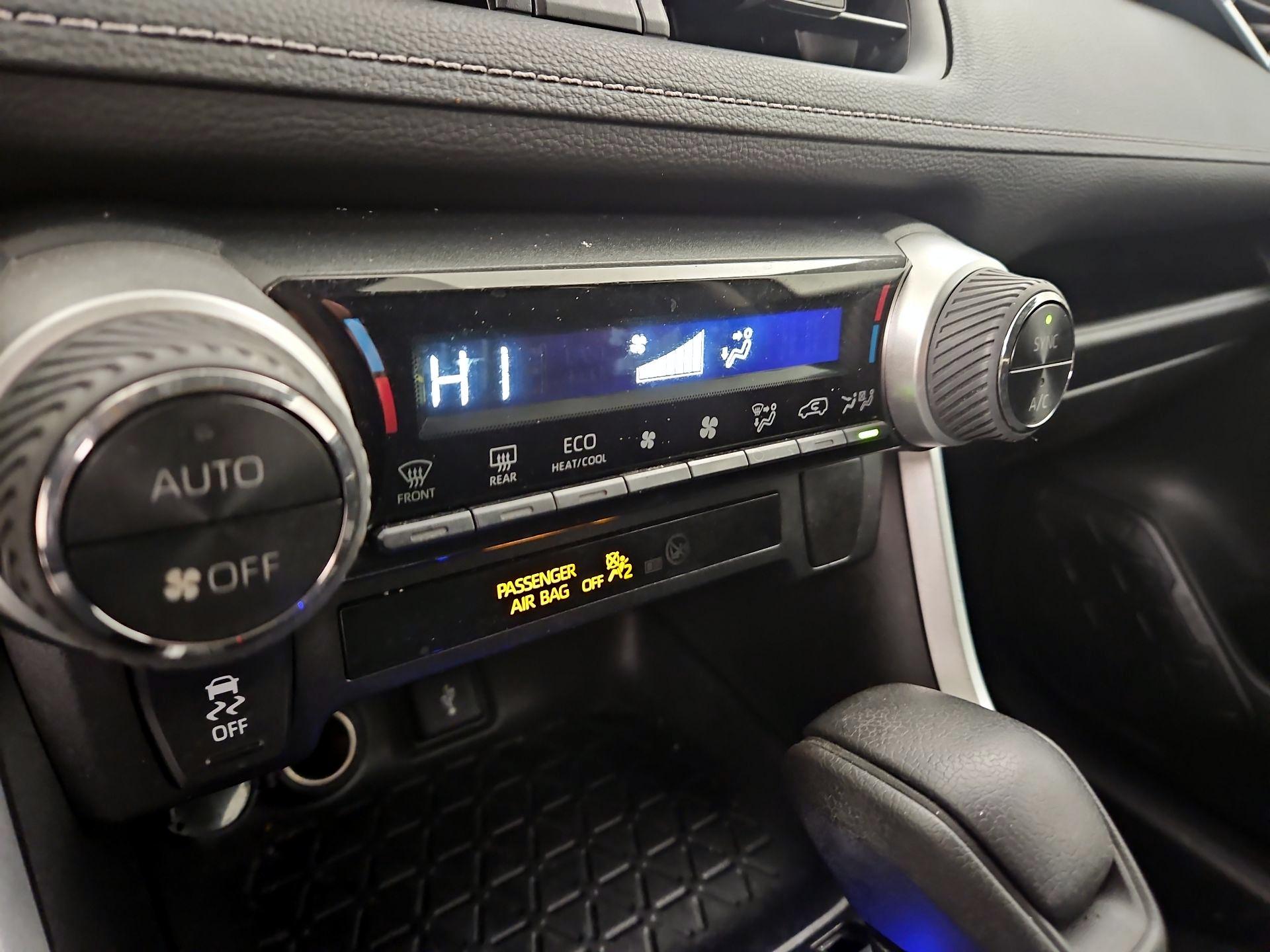 Thumbnail: 2020 Toyota RAV4 - 16