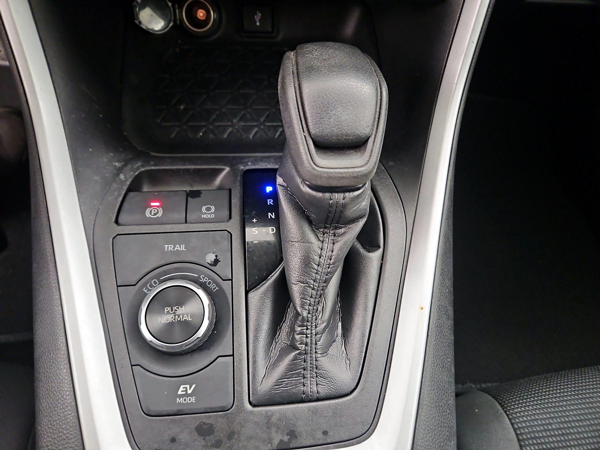 Thumbnail: 2020 Toyota RAV4 - 17