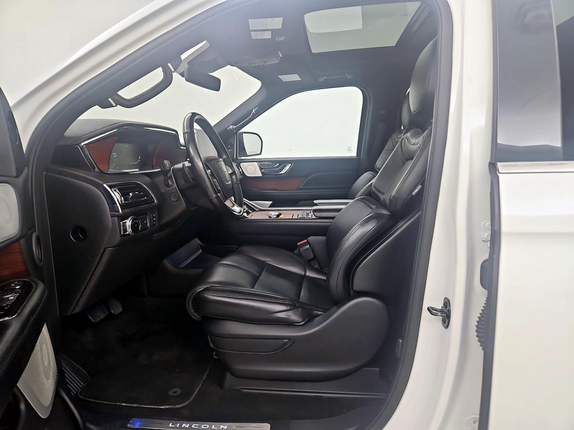 Thumbnail: 2020 Lincoln Navigator L - 11