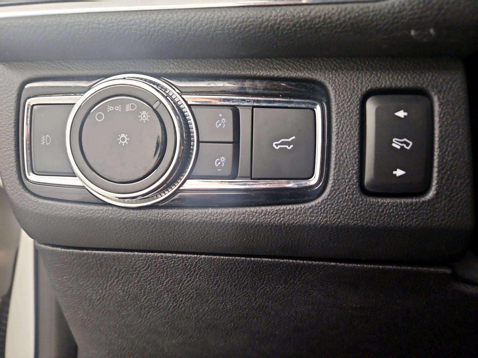 Thumbnail: 2020 Lincoln Navigator L - 13