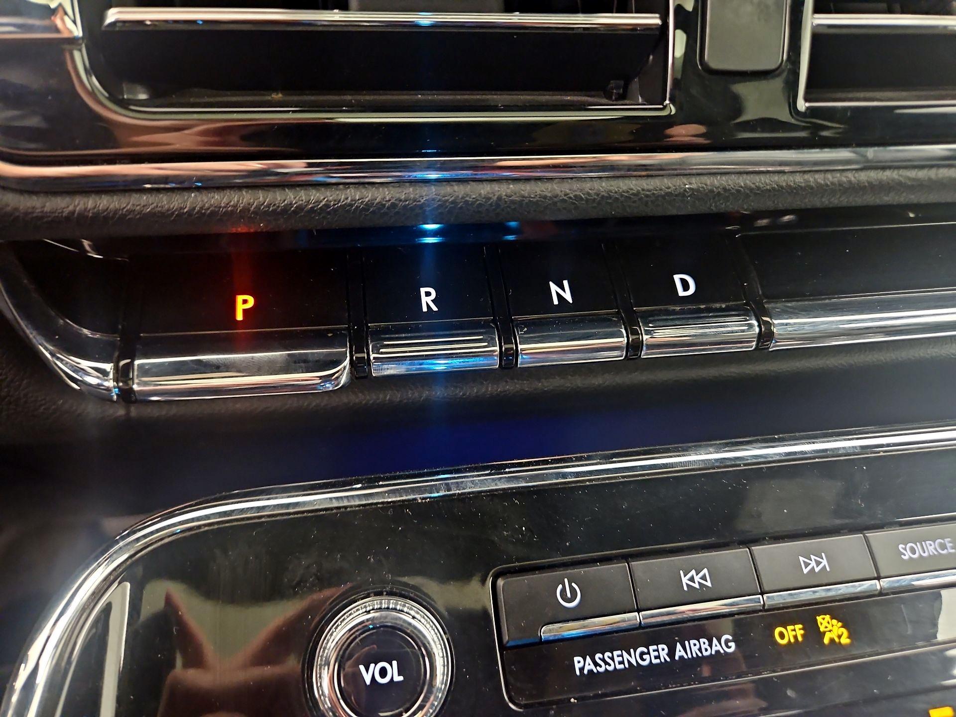 Thumbnail: 2020 Lincoln Navigator L - 18