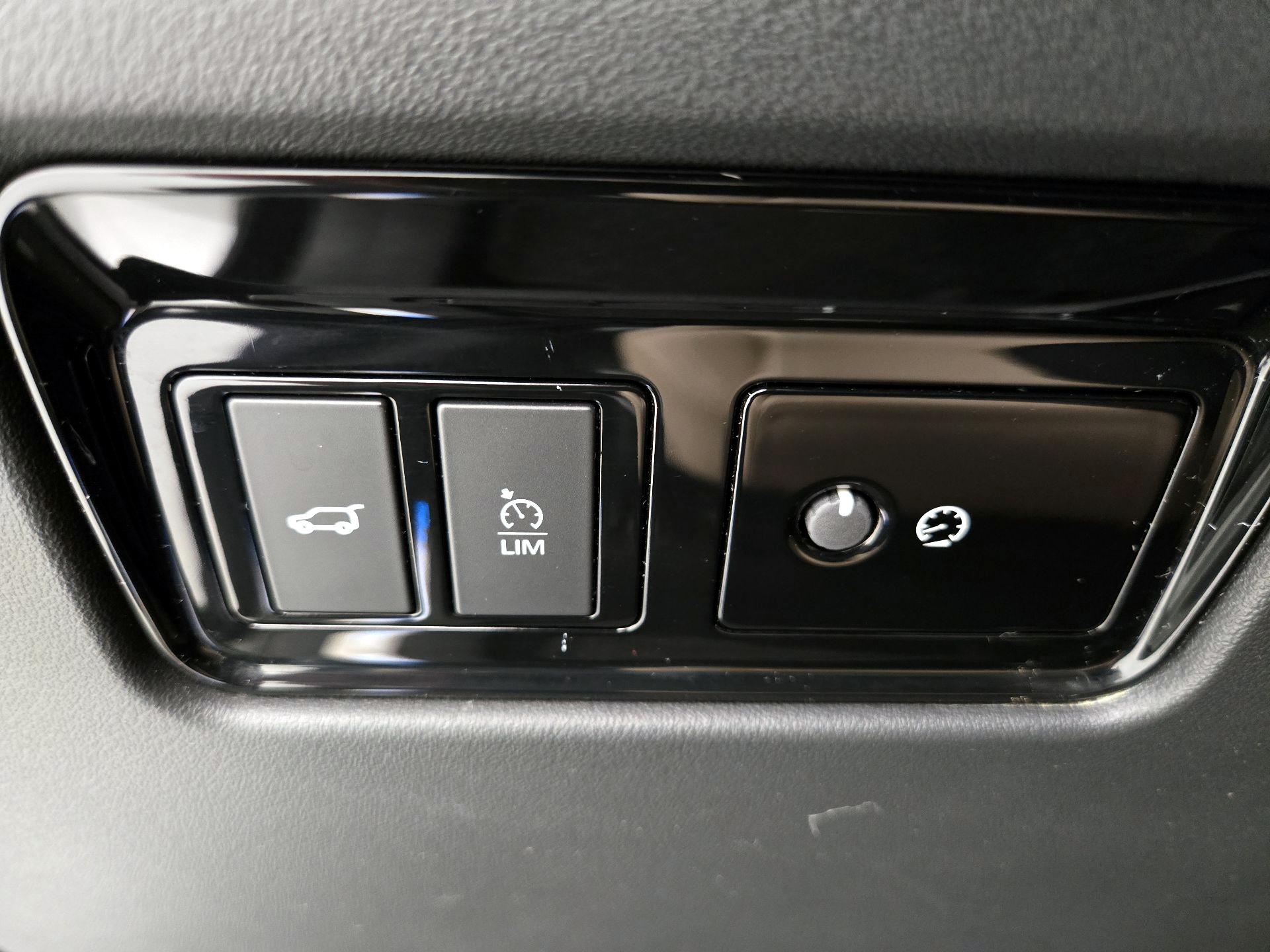 Thumbnail: 2020 Jaguar F-Pace - 13