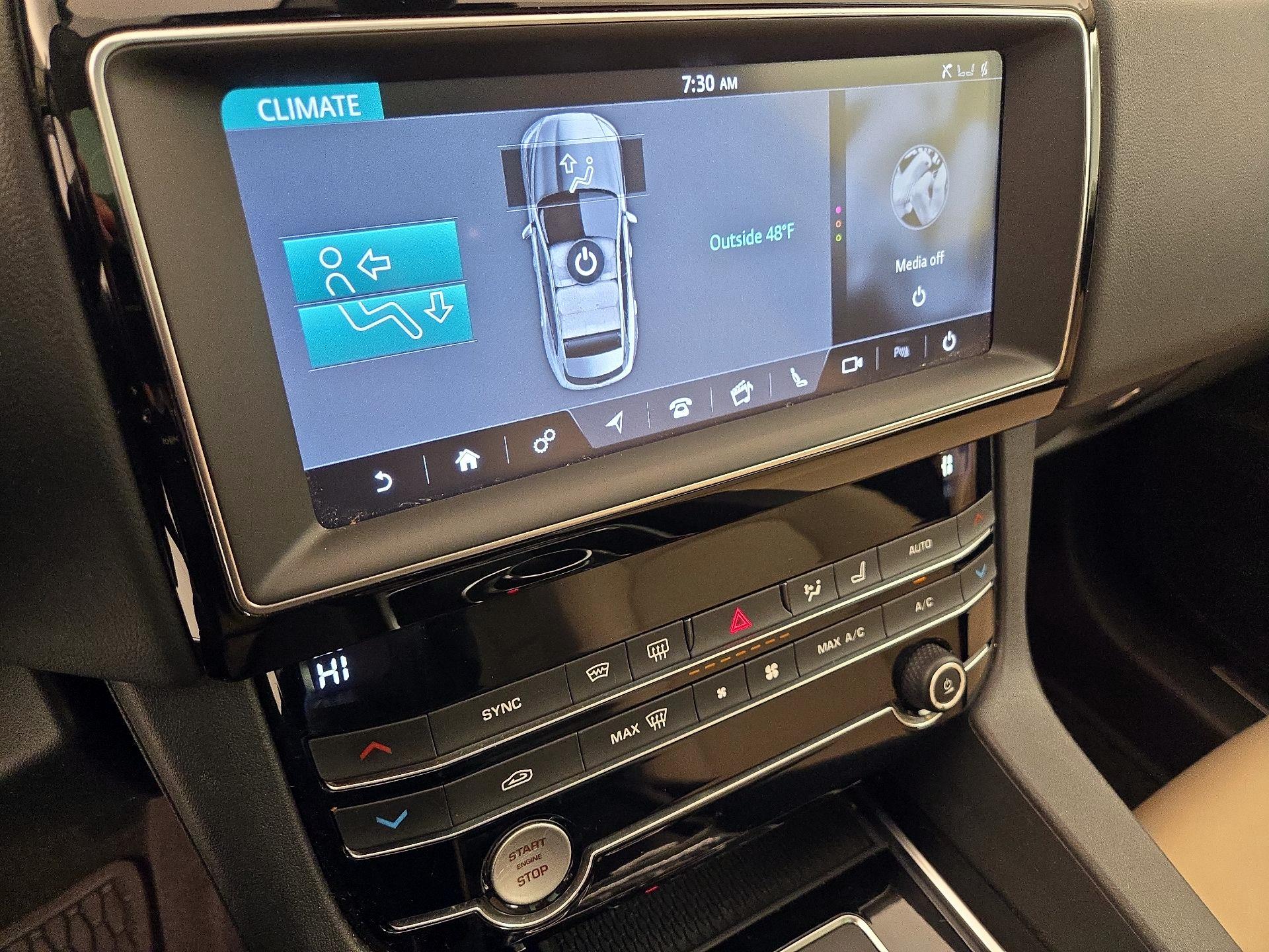 Thumbnail: 2020 Jaguar F-Pace - 17