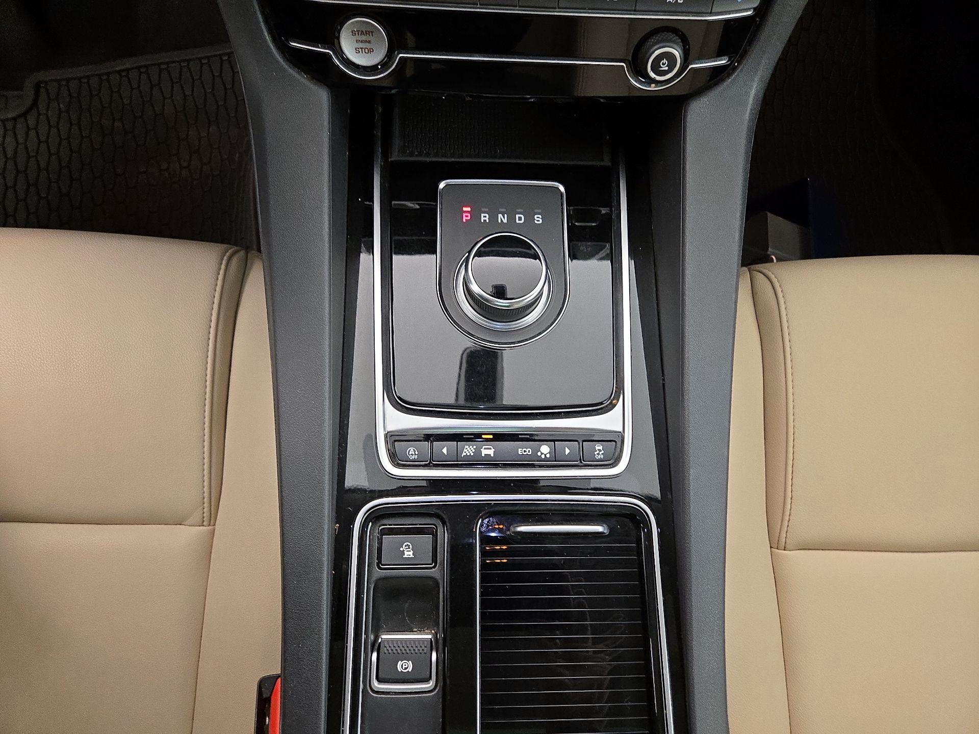 Thumbnail: 2020 Jaguar F-Pace - 18